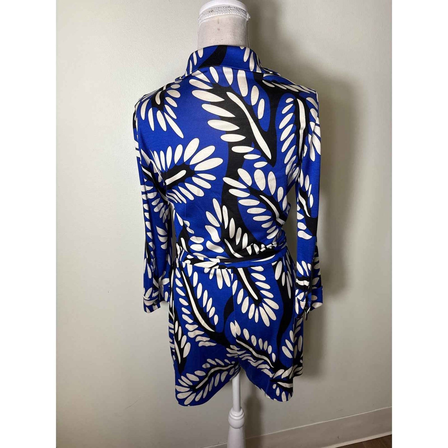 Diane Von Furstenberg Blue and Black Half Sleeve Romper Sz 10