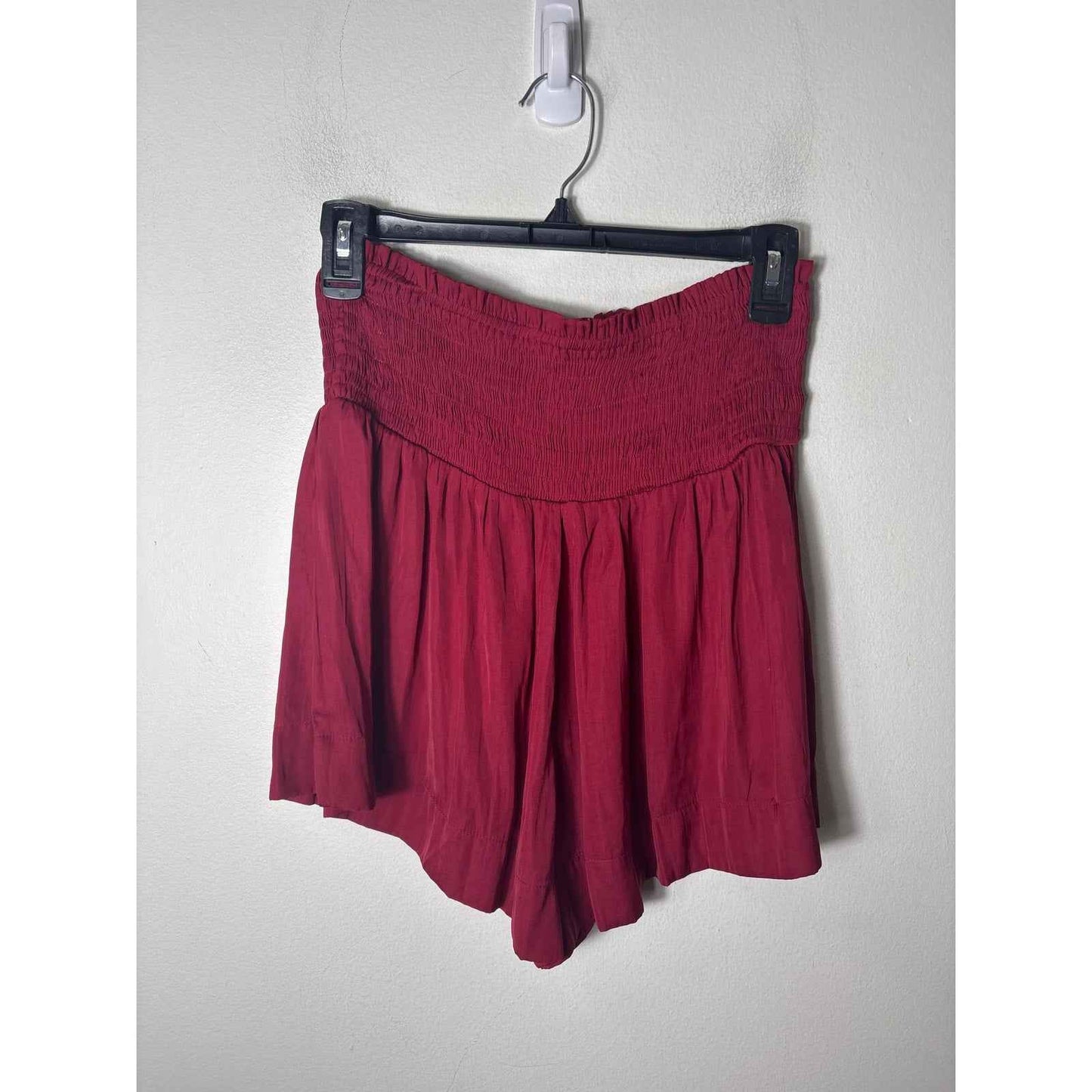 TCEC Crimson Red Smocked Flowy Short Shorts Sz s