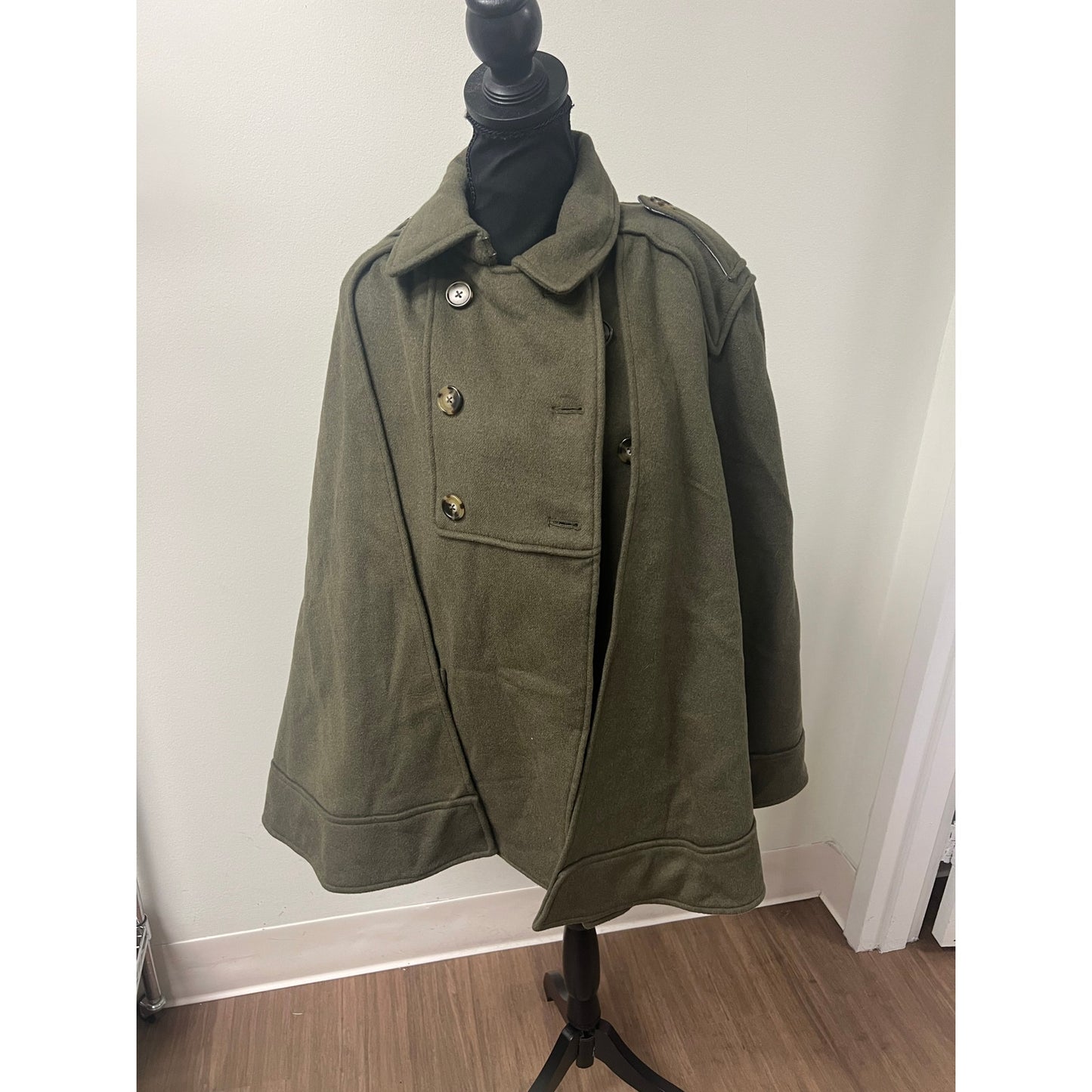 NWT Classic Prep Women's Riffle Green Victoria Cape Solid Sz L