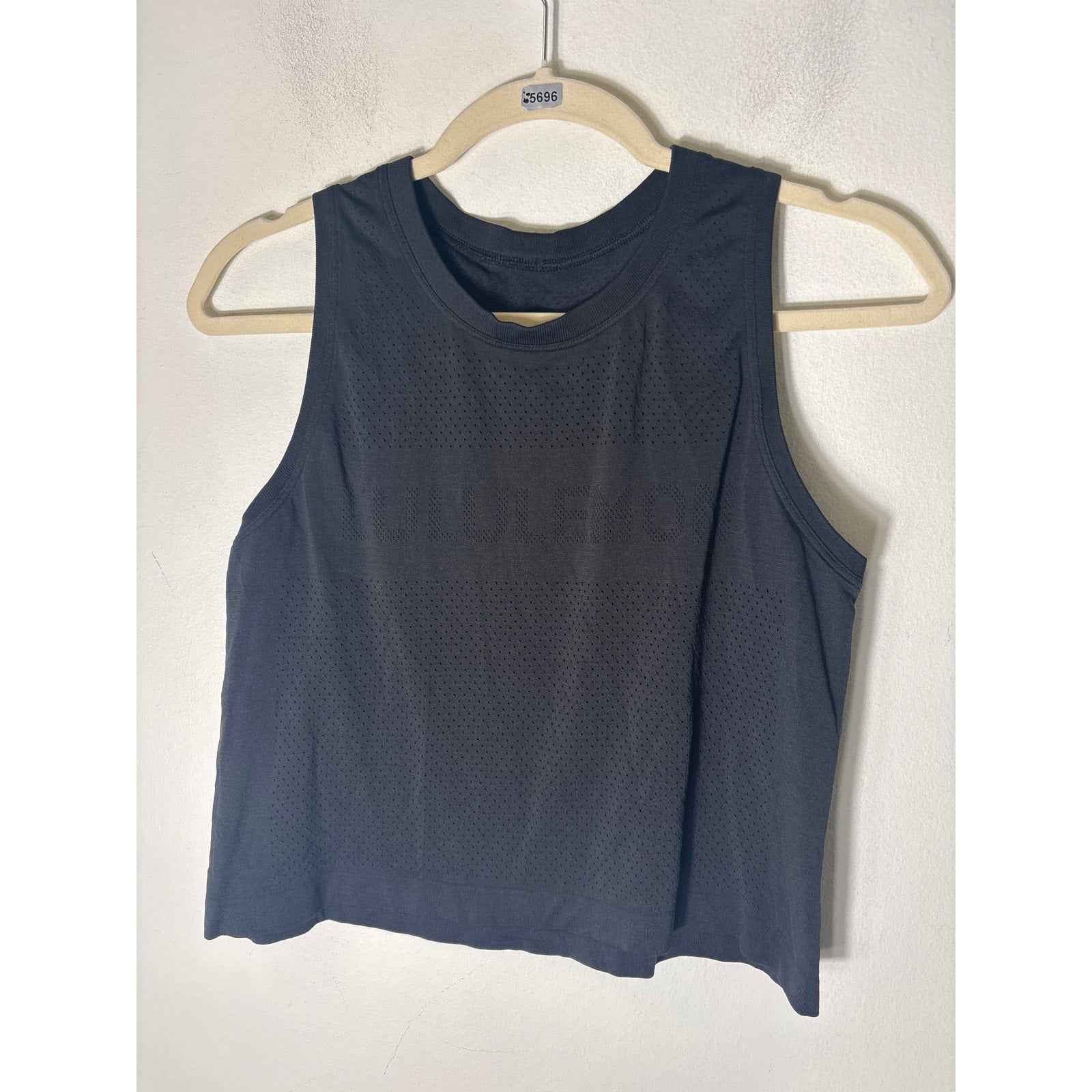 Lululemon Black Sleeveless Cropped Athletic Tank Sz 6