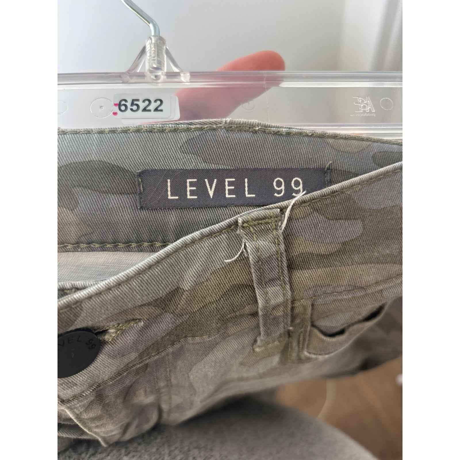 Level 99 Camo Cargo Style Jeans Sz 27