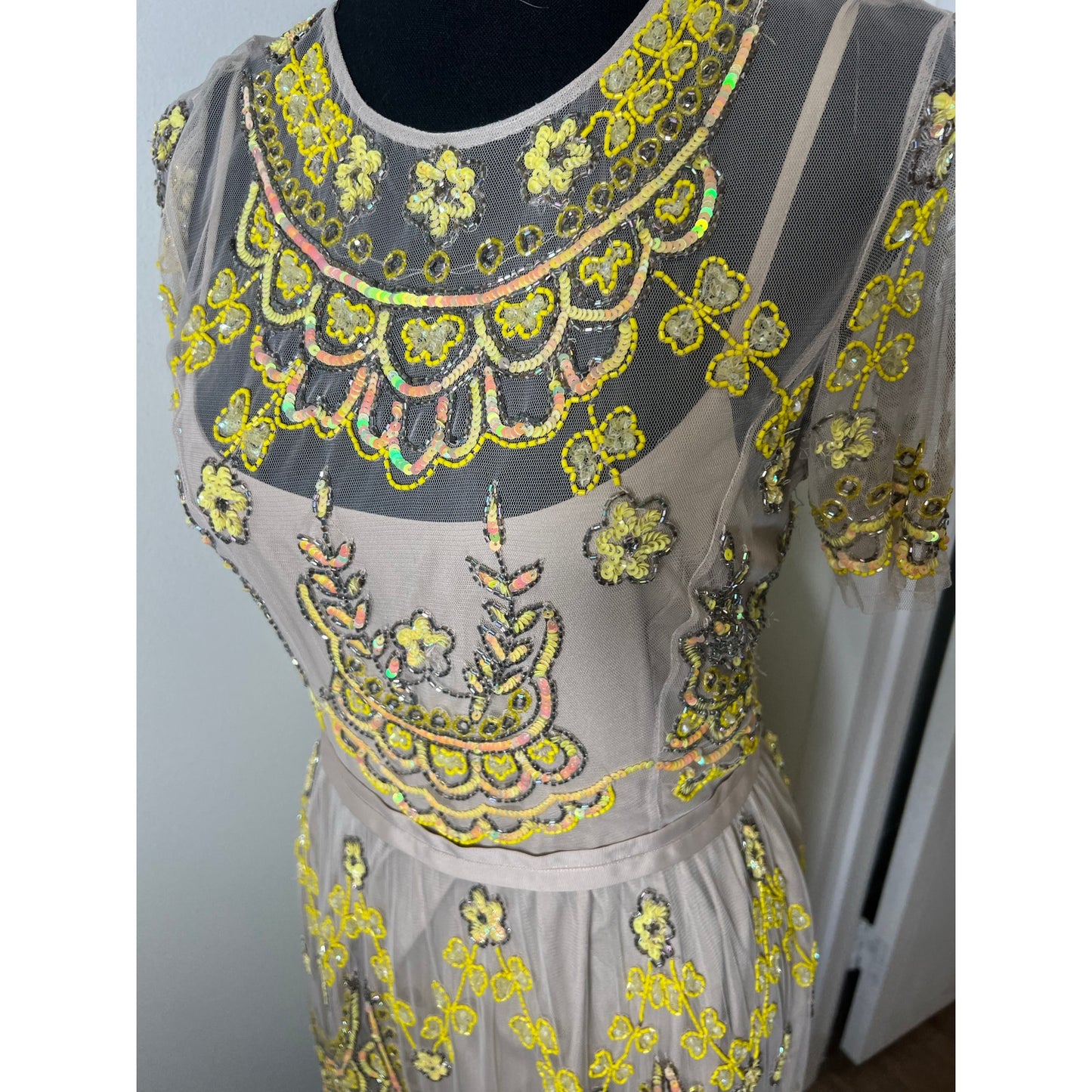 needle & thread Nude Mesh Dress w Yellow Sequins Sz 6