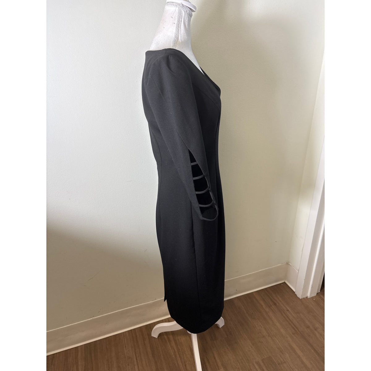 Black Halo Black 3/4 Sleeve V-Neck Midi Dress Sz 4