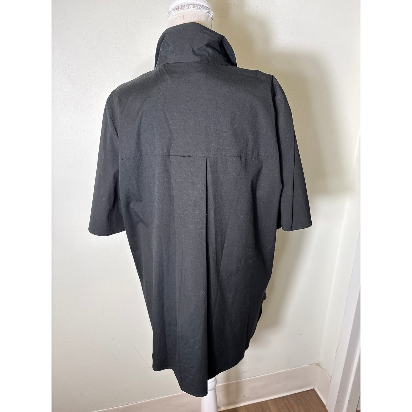 Carolina Herrera NY Black Cotton Short Sleeve Tie Neck Top Sz 10