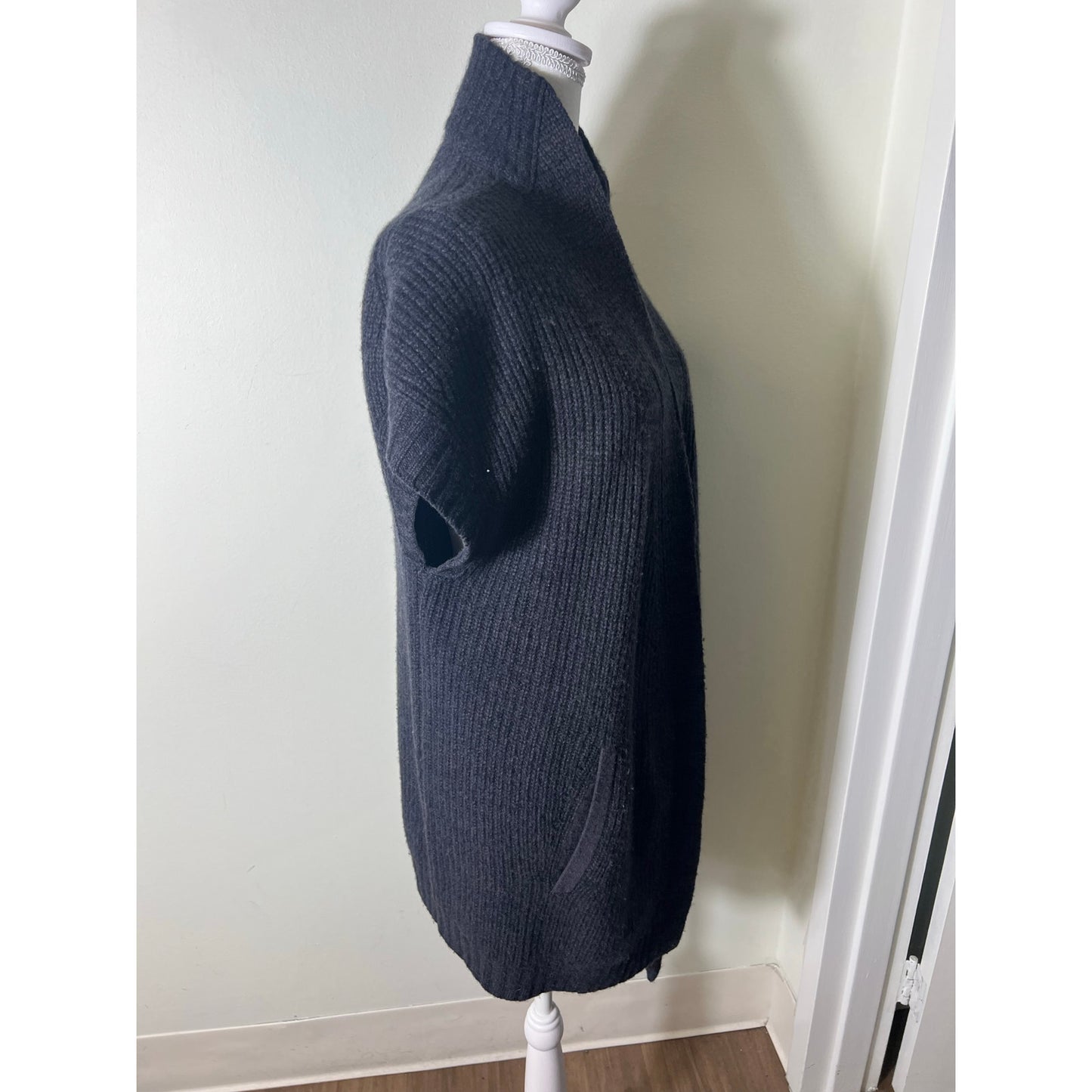 Inhabit Gray Cashmere Cardigan Sweater Sz 2