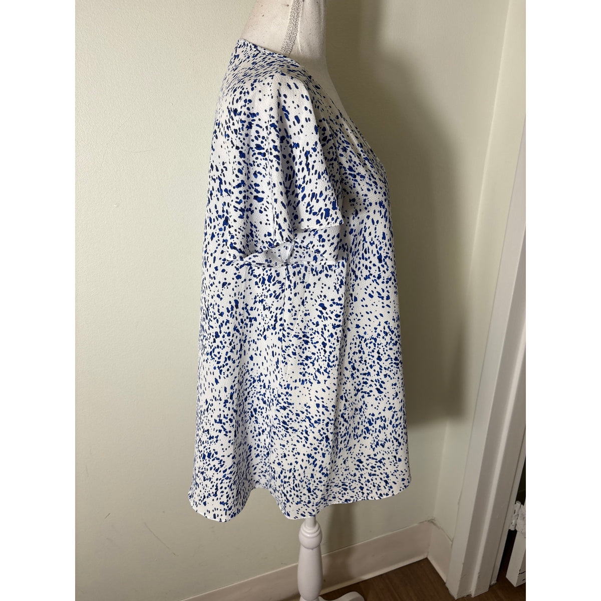 Buddy Love Blue and White Flutter Sleeve V-Neck Top Sz XS