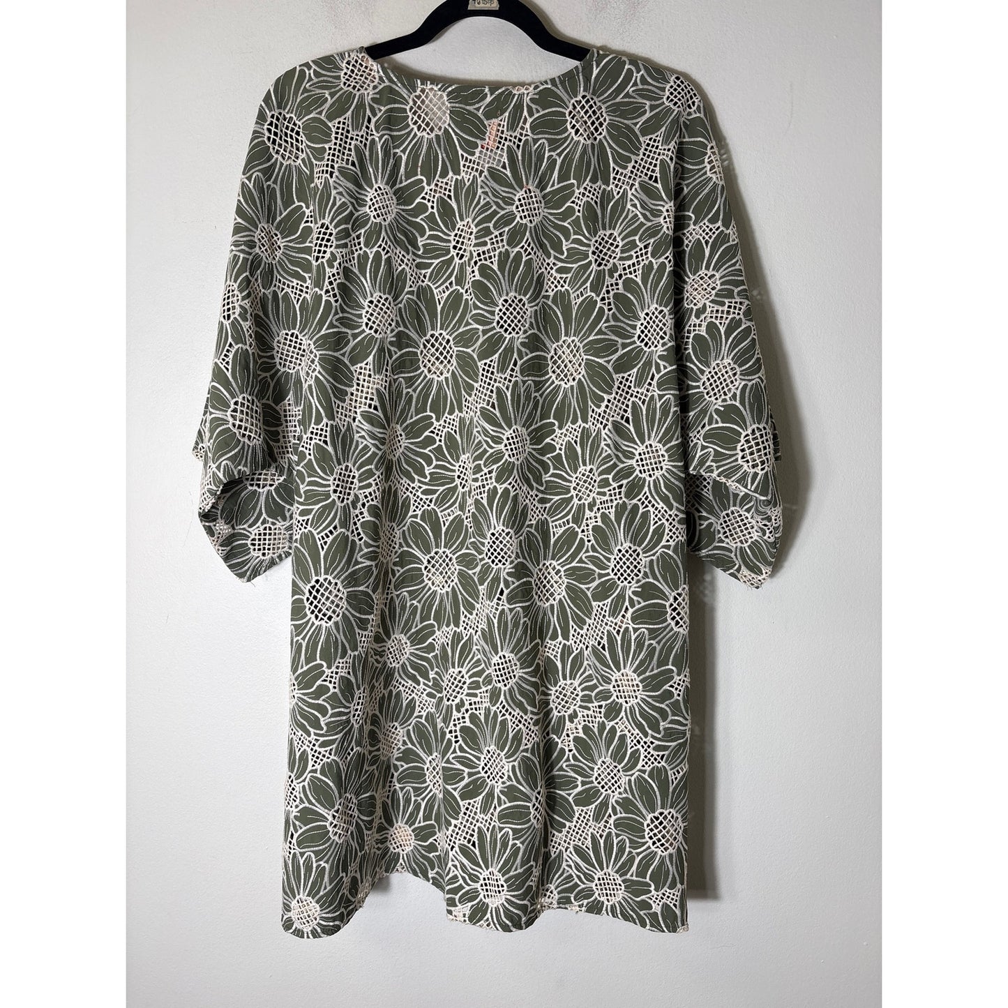 Solelia Sage Green Floral Embroidered Short Sleeve Knee Length Dress Sz M