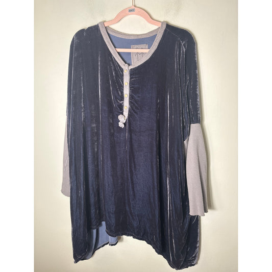 Pete & Greta Black Velvet Mixed Media top sz M