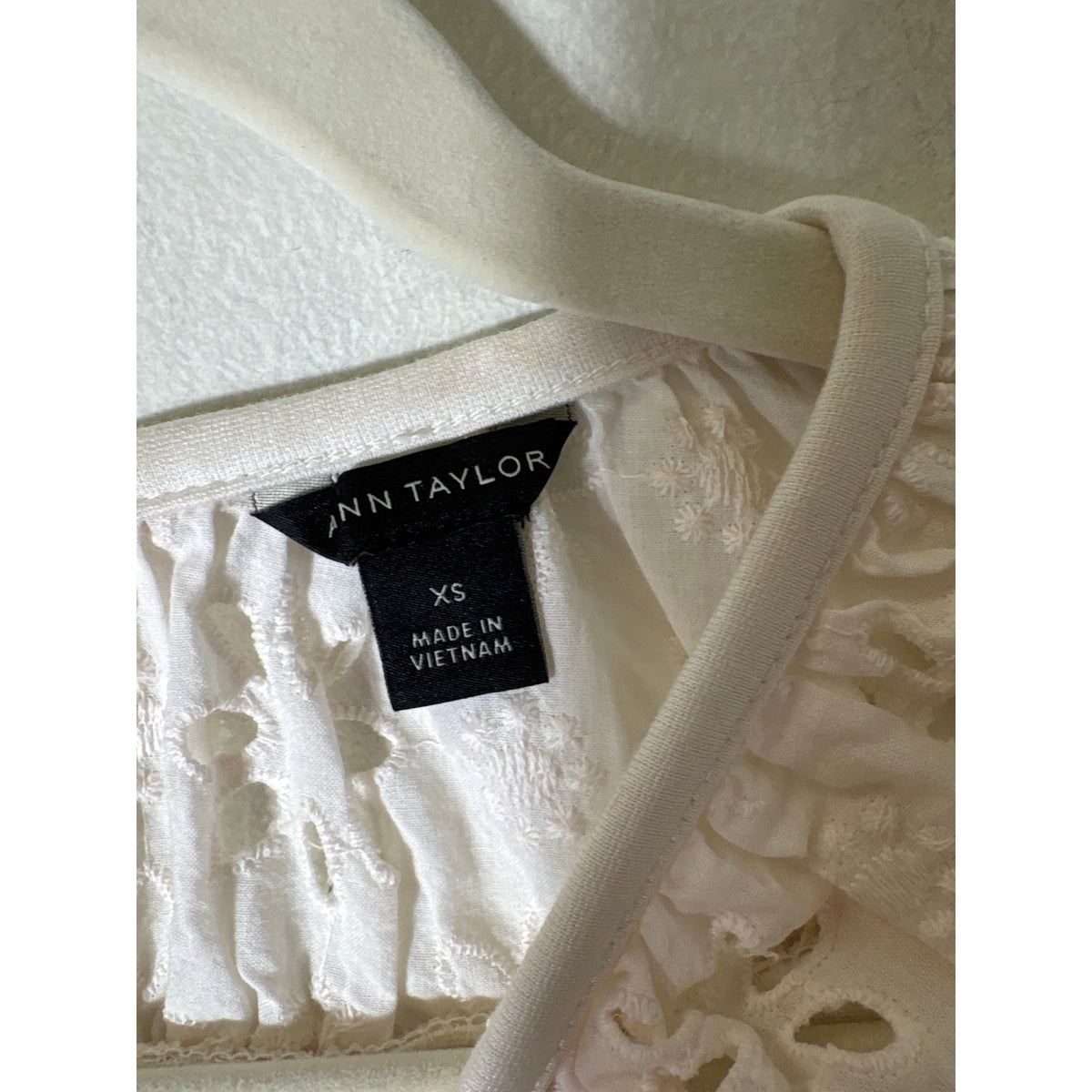 Ann Taylor Cream White Mixed Media Long Sleeve Eyelet Top Sz XS