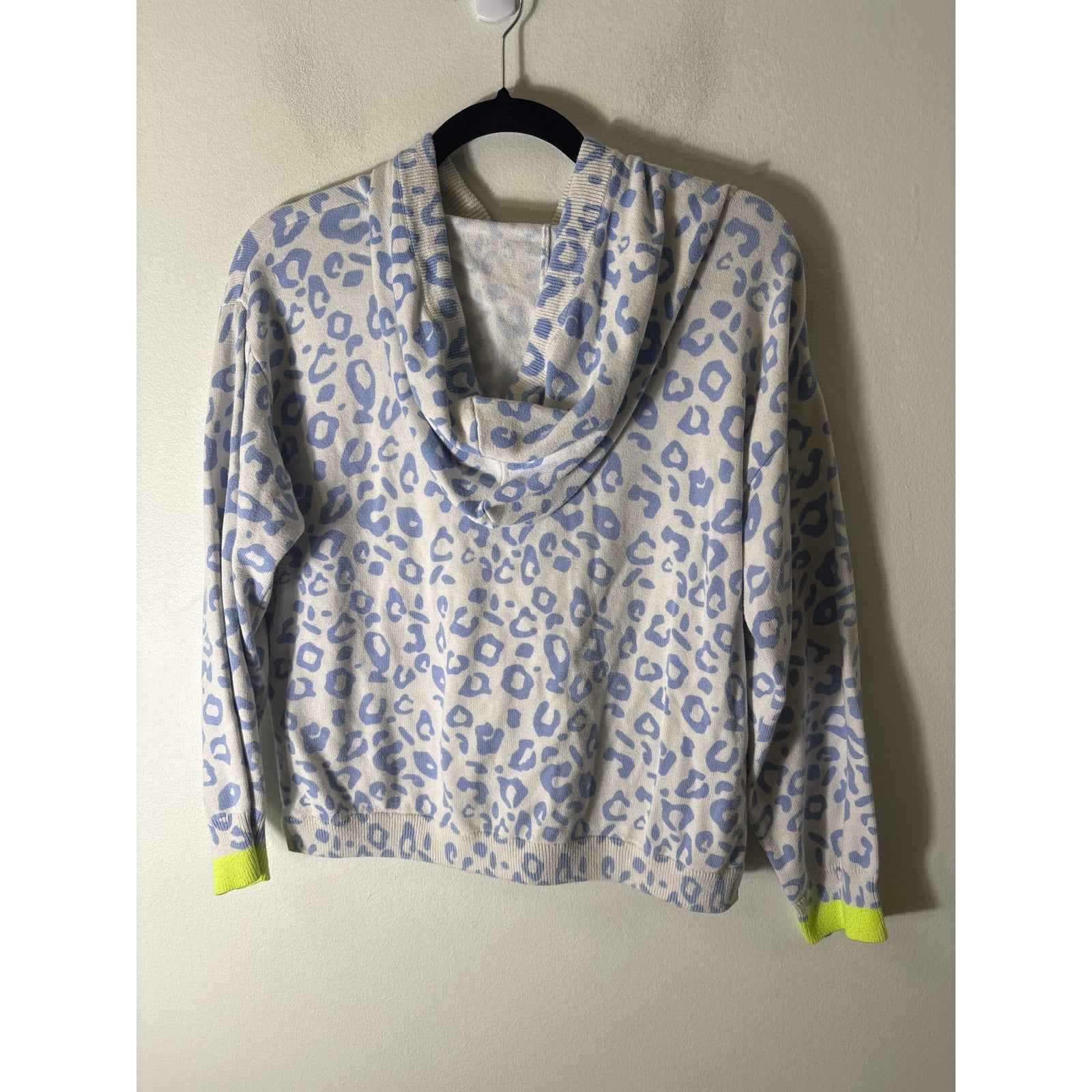 Whisper by Brodie White Blue Animal Print Long sleeve Hooded Sweater Sz M