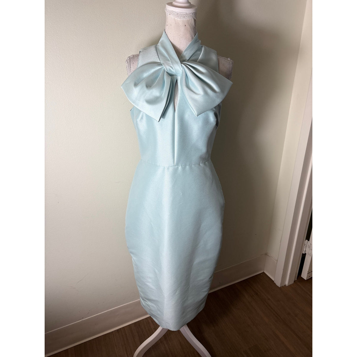 Badgley Mischka Light Blue Sleeveless Midi Sheath Dress Sz 6
