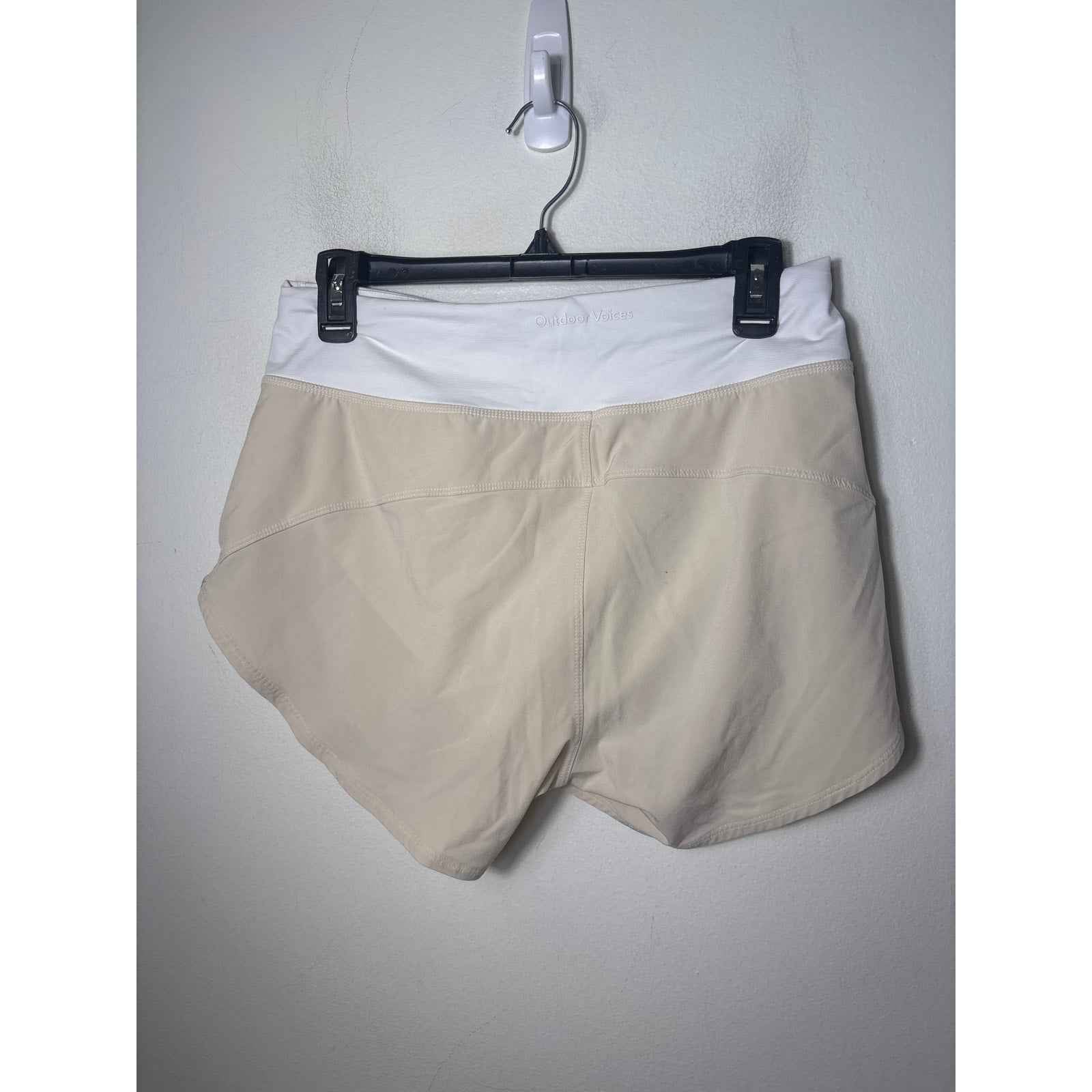 Outdoor Voices Nude/Cream w Pebbled Dots Shorts Sz M