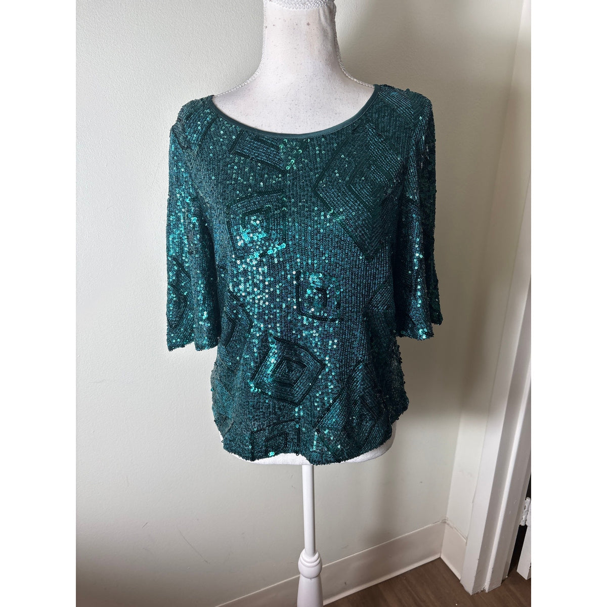 NWT Skies are Blue Emerald Green Half Sleeve Sequin Top Sz S