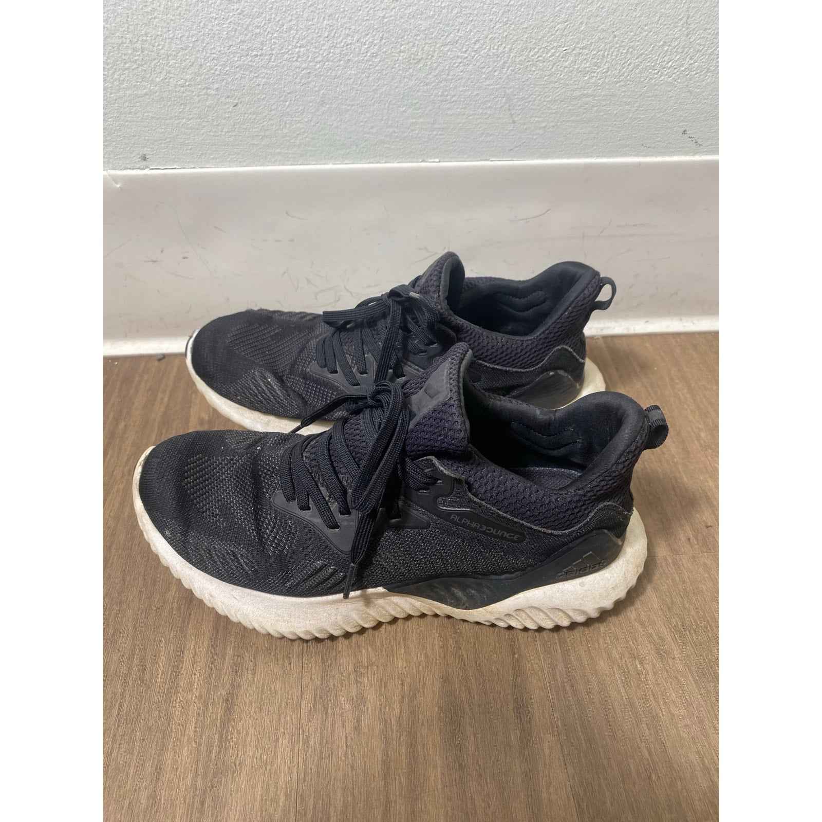 Continental Womens Black Tennis Shoes. Sz 9