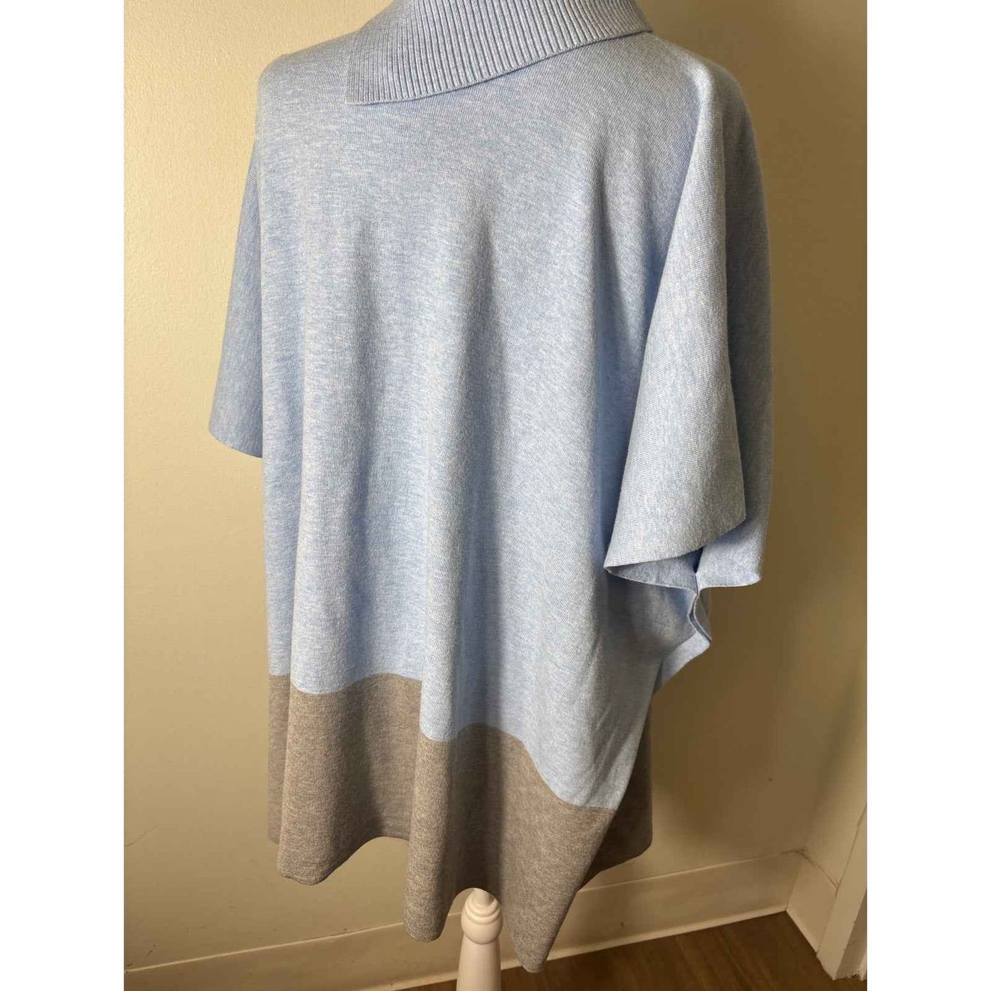 J'Envie New York Light Blue and Gray Color Block Knit Poncho Style Top Sz 1