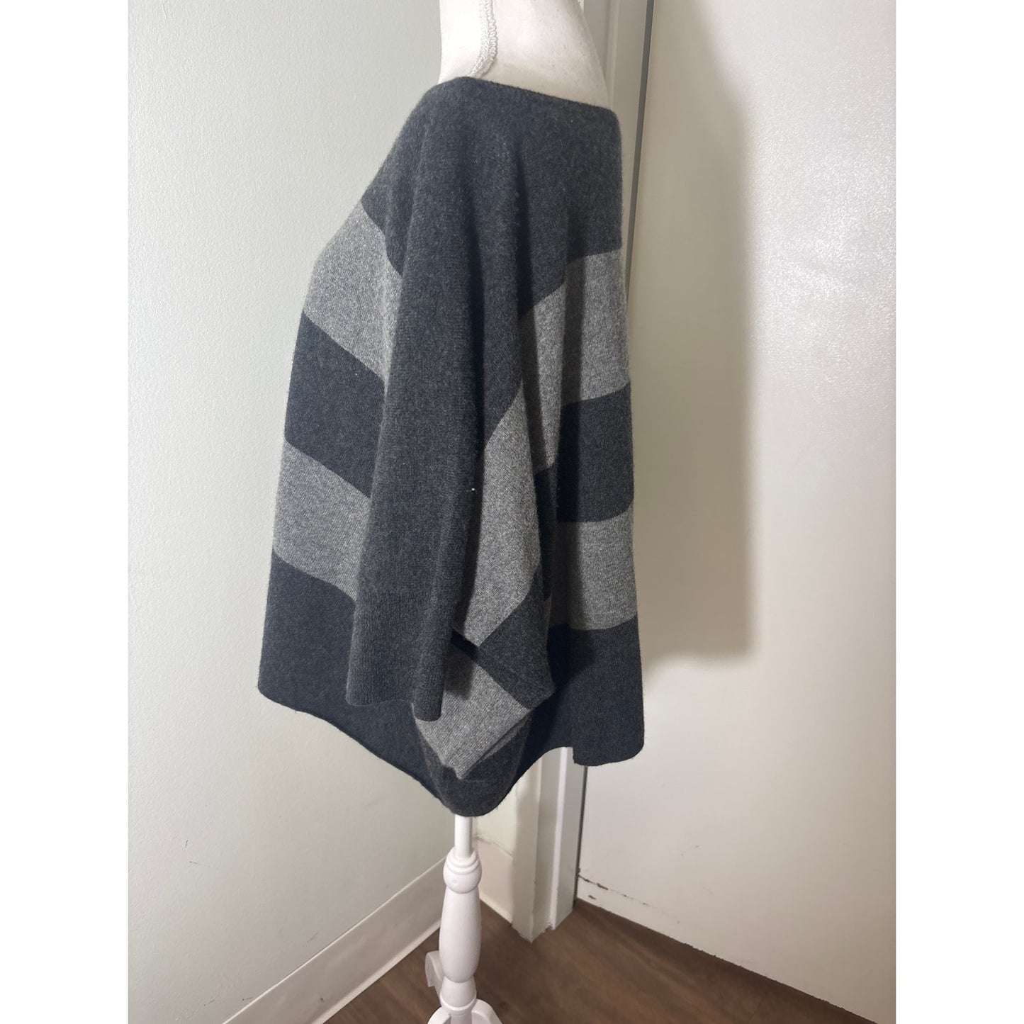 Vince Gray Stripe Boatneck Oversize Sweater Sz XS/S