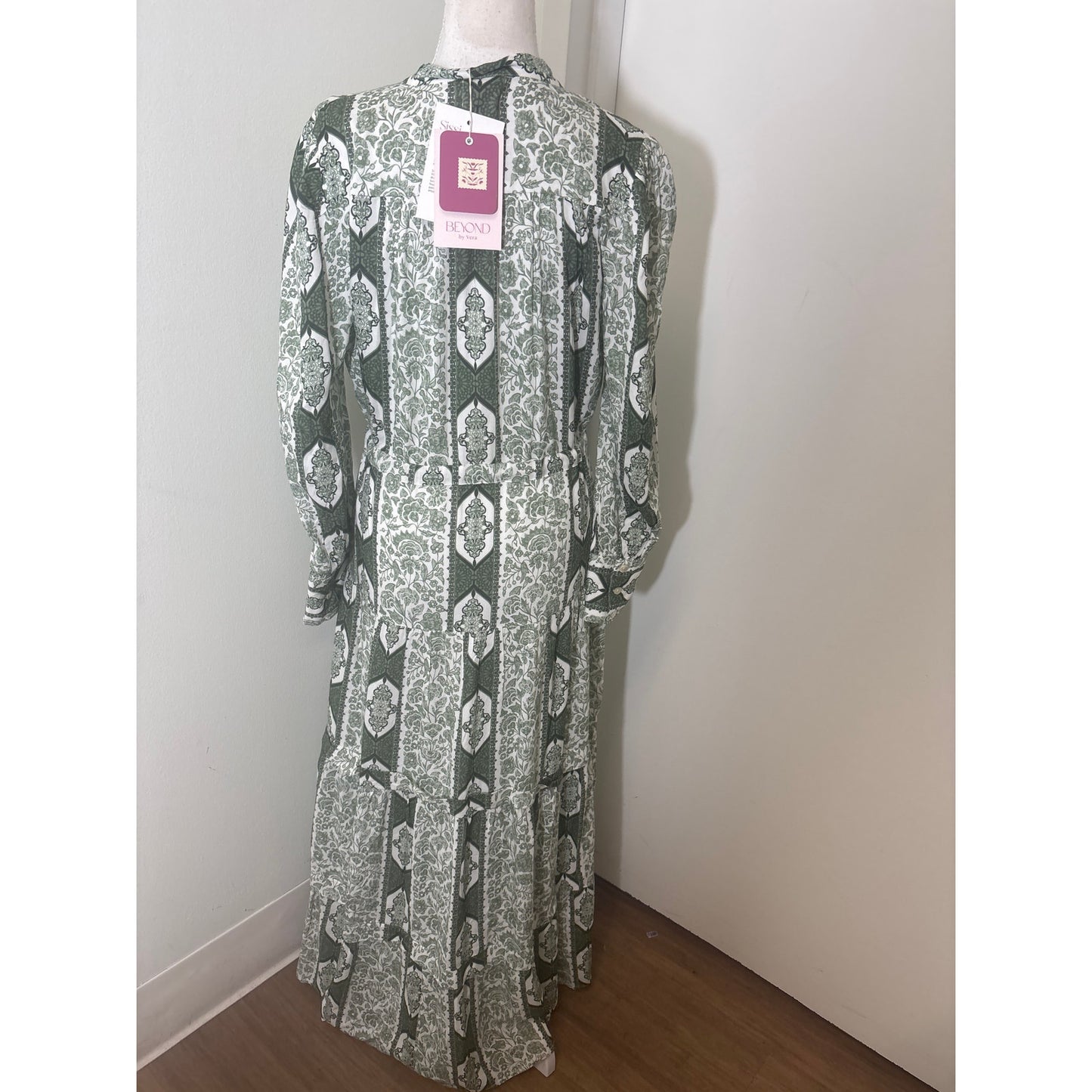 NWT Beyond by Vera Green Long Sleeve Maxi Dress Sz M