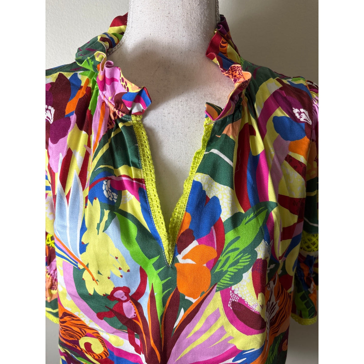 Alden Adair Multi Color Ruffle Trimmed Top Sz M