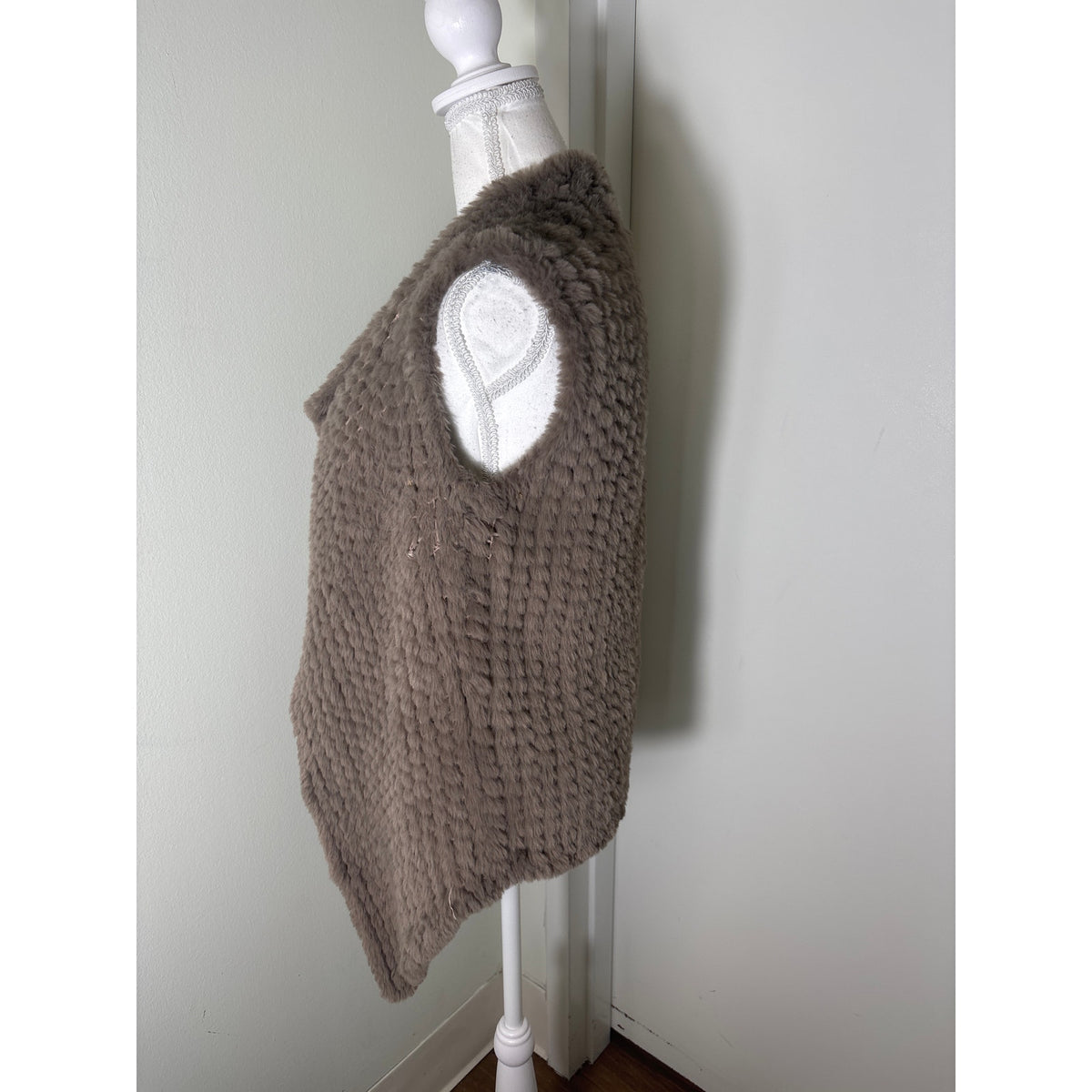 Dolce Cabo Grayish Tan Faux Fur Sleeveless Vest Sz M