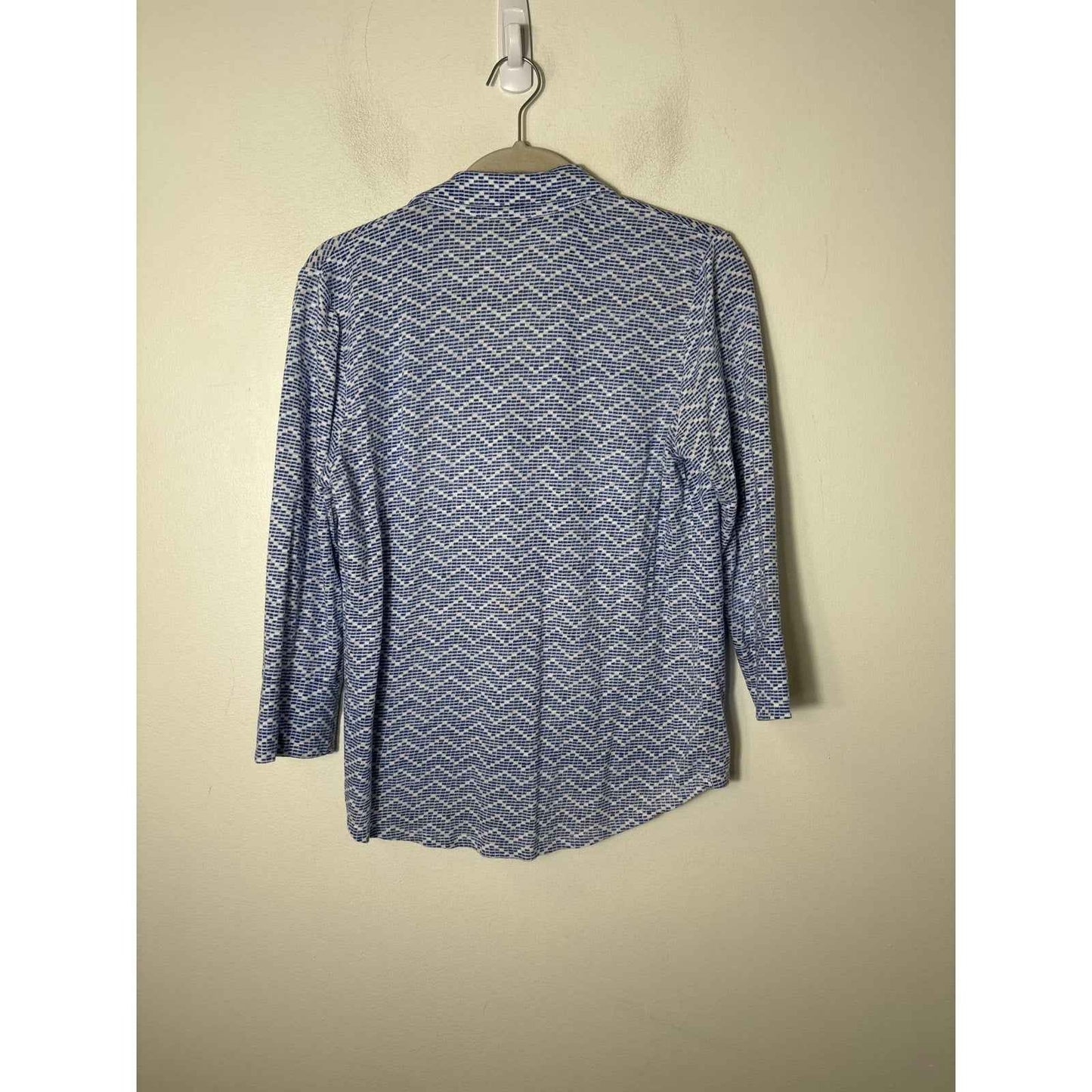J. McLaughlin Blue and White Soft Button Up V Neck Shirt Sz M