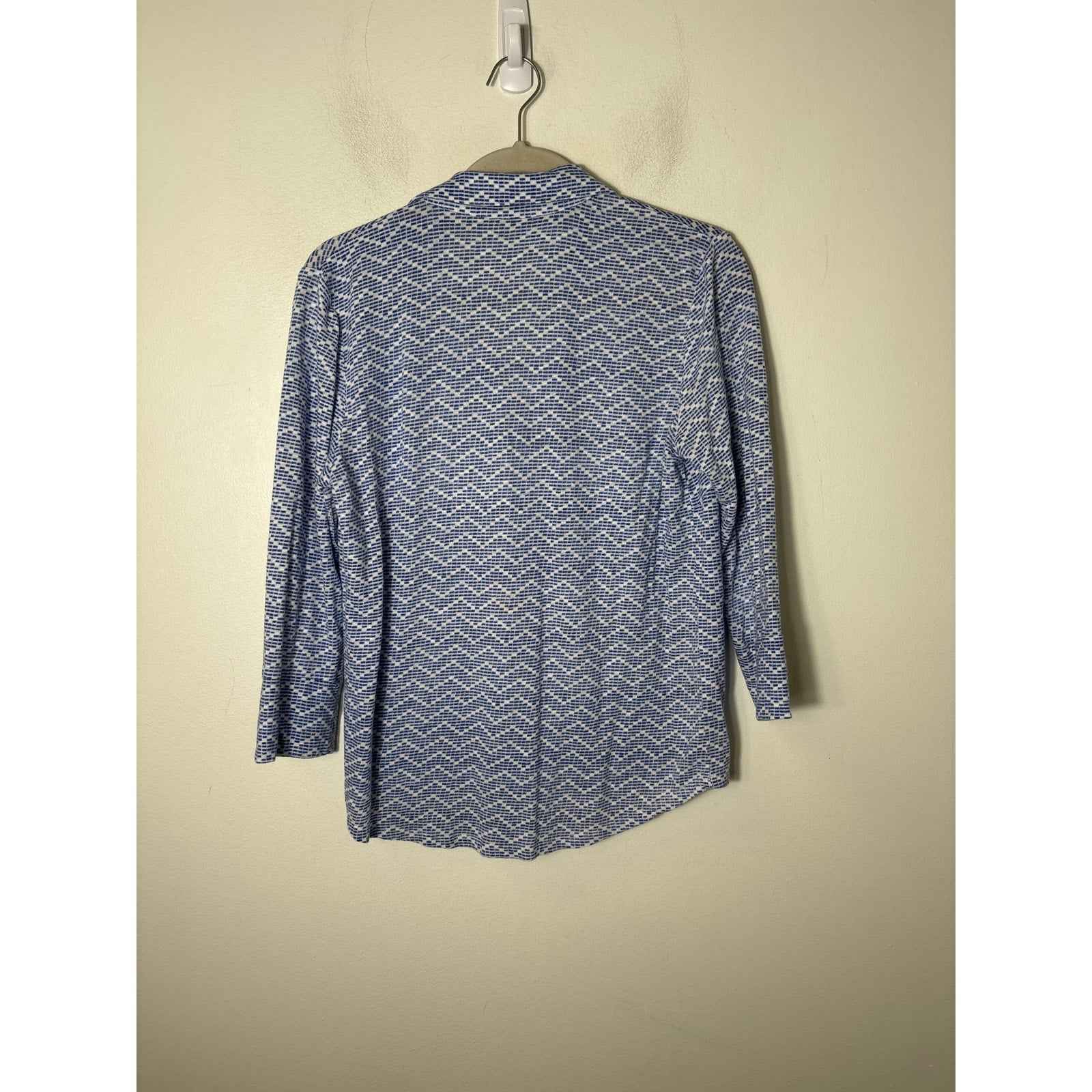 J. McLaughlin Blue and White Soft Button Up V Neck Shirt Sz M