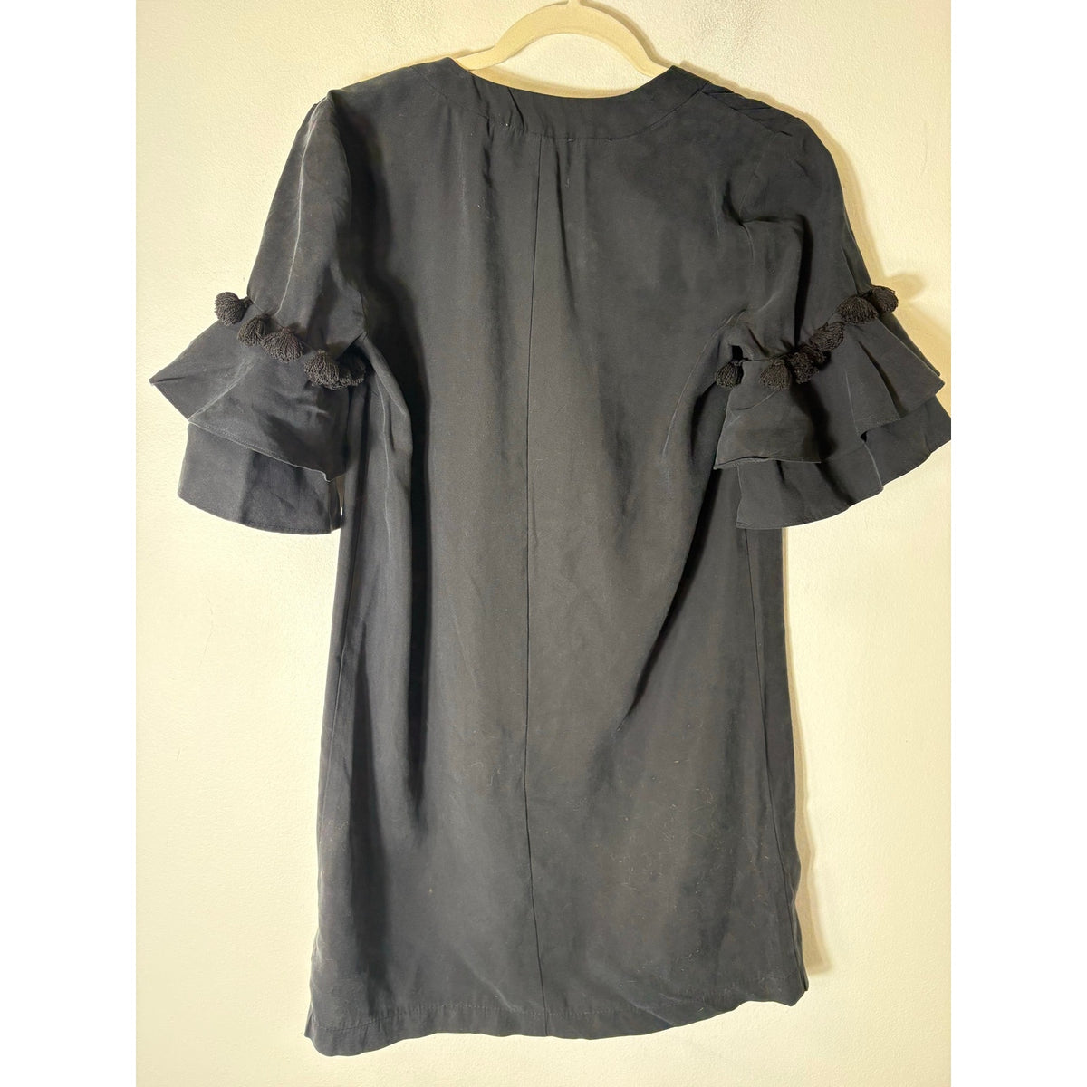 BCBG  Black Half Ruffle Sleeve V-Neck Knee Length Dress Sz XS
