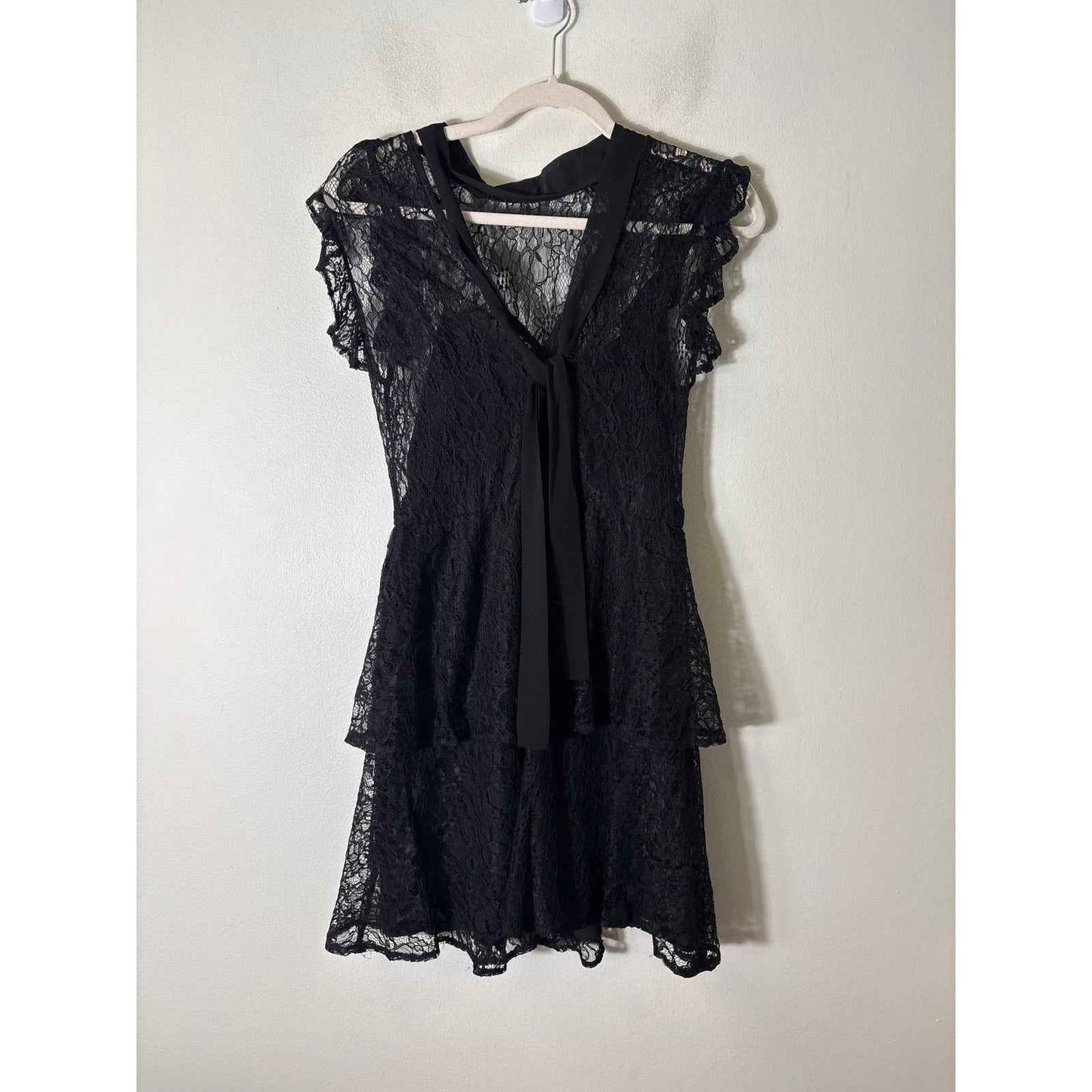 BCBG Max Azria Black Lace Sleeveless Peplum Top Sz S