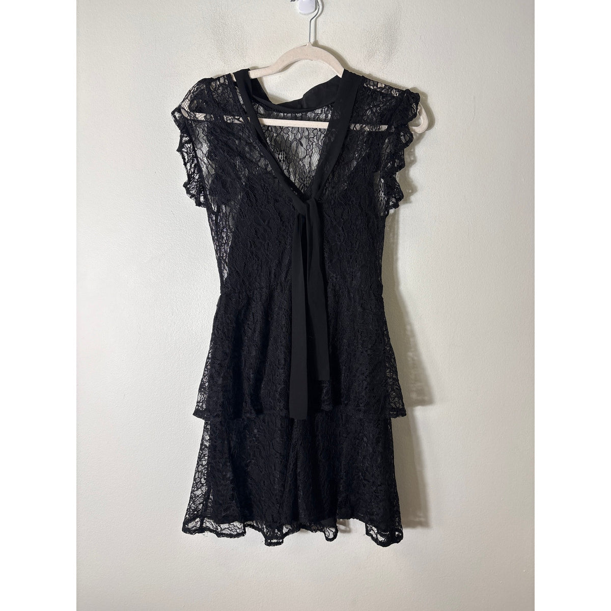 BCBG Max Azria Black Lace Sleeveless Peplum Top Sz S