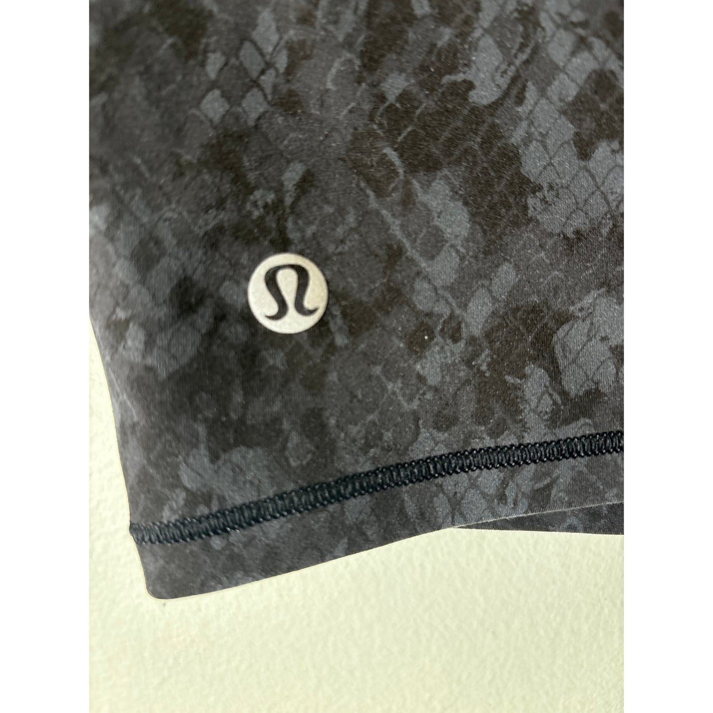 Lululemon Long Sleeve Black and Gray Snake Print Cropped Top Sz (fits like) S
