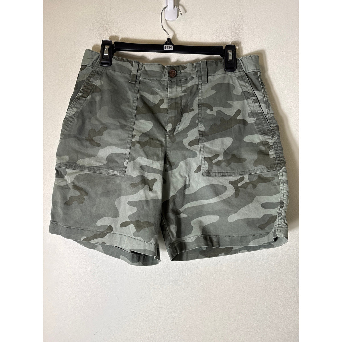 Gap Camo Girlfriend Chino shorts Sz 6