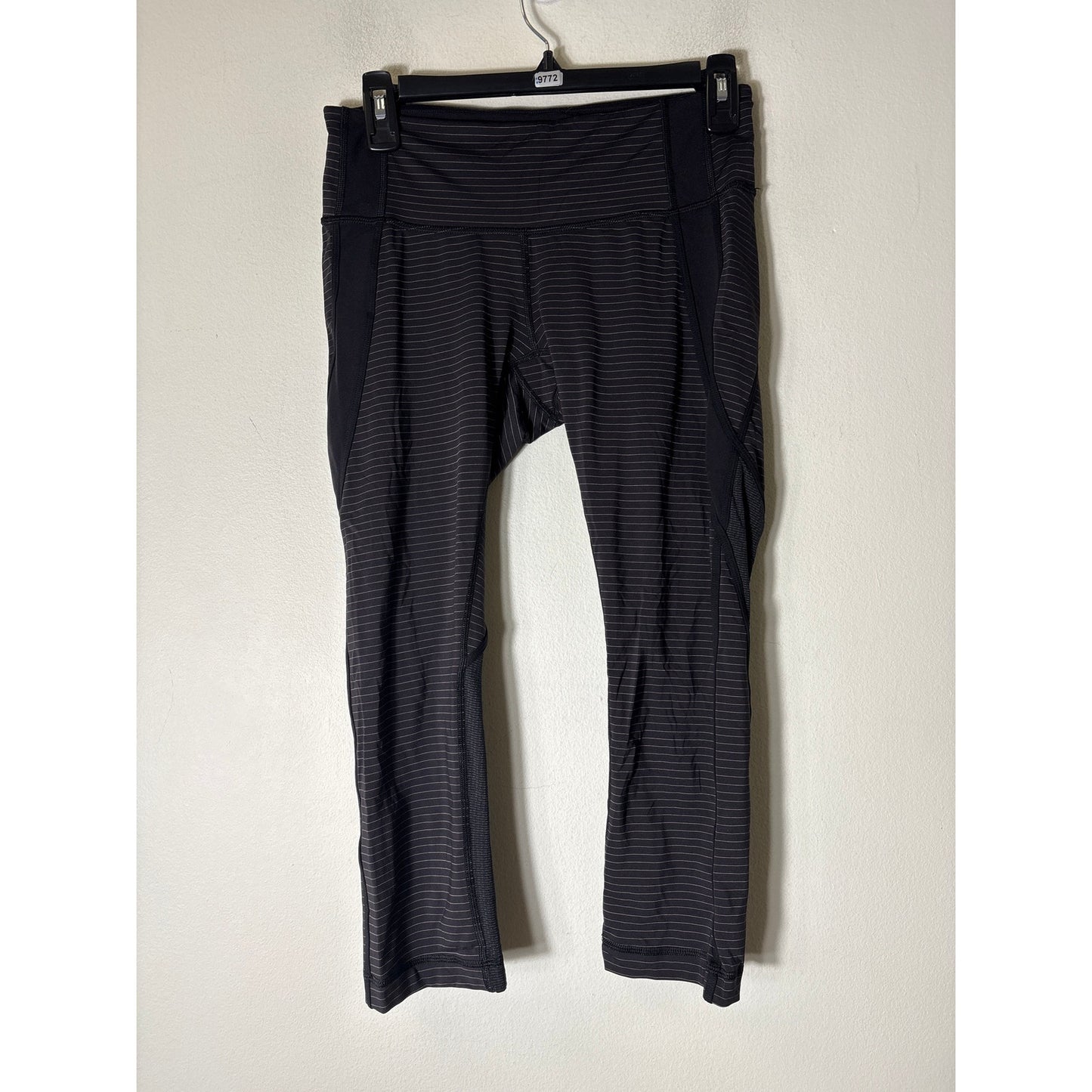 Lululemon Black and White Stripe Leggnings Sz 8