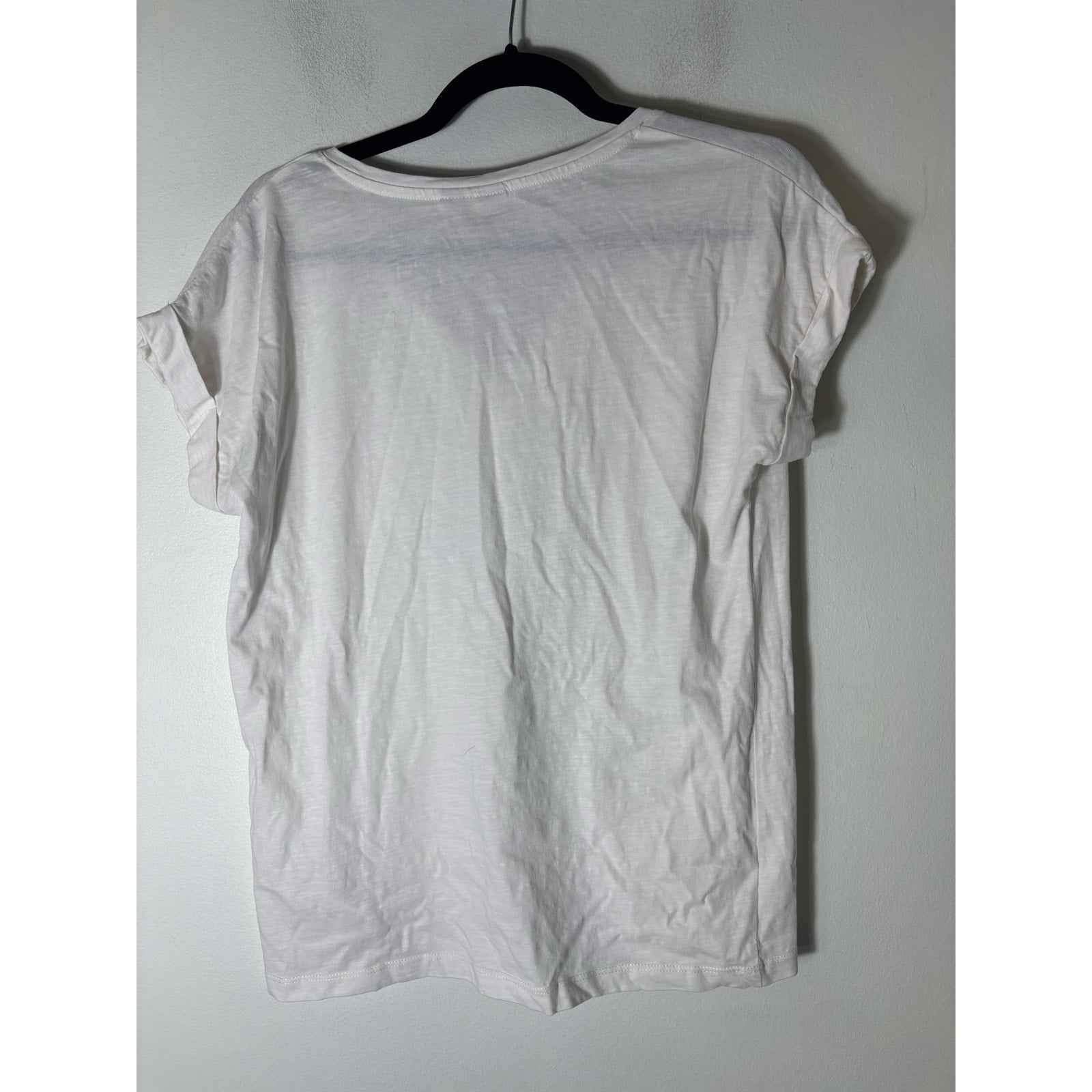 Free/Quent White V Neckline Tee Sz M