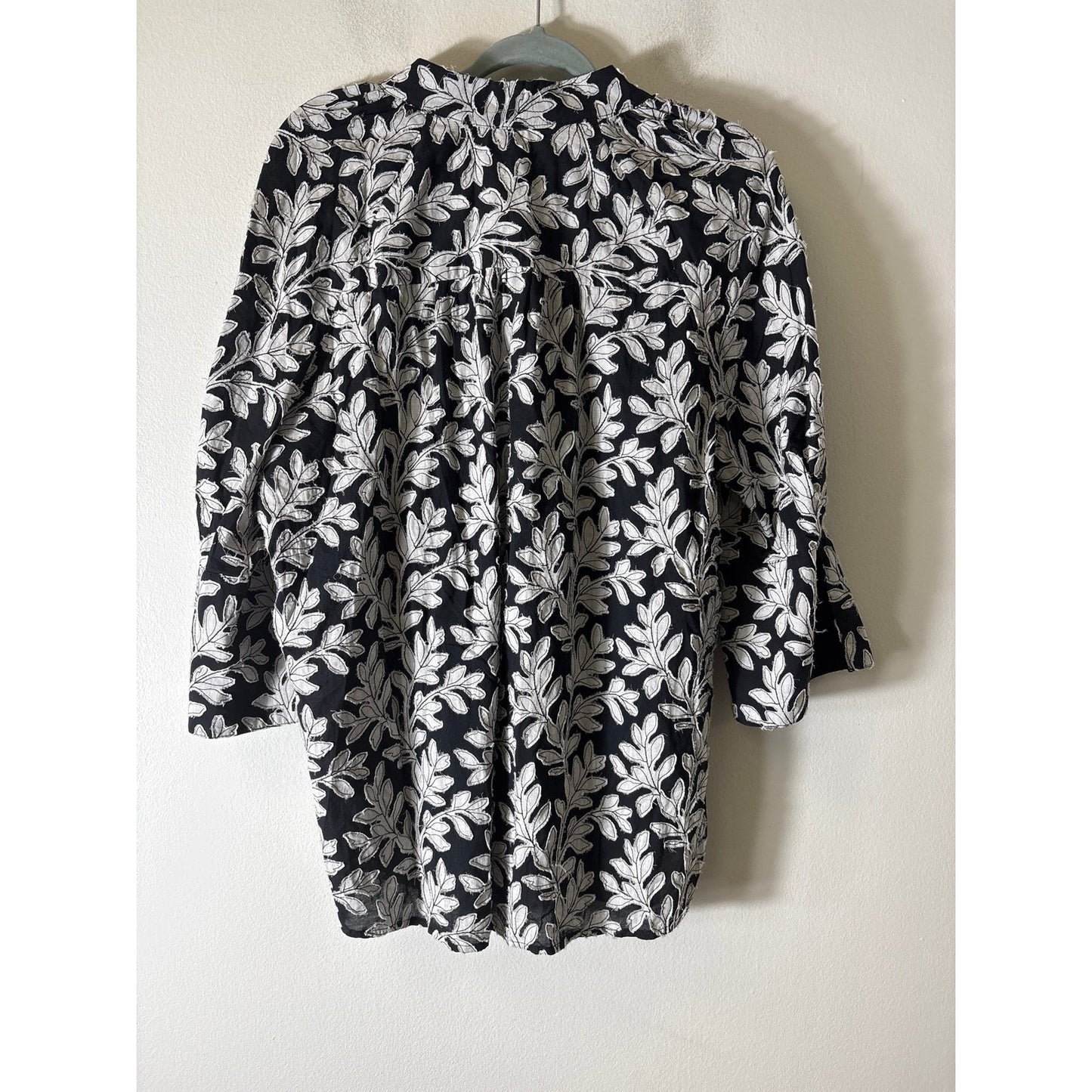 Anthropologie Black and White Leaf Stitched Tunic Top Sz L