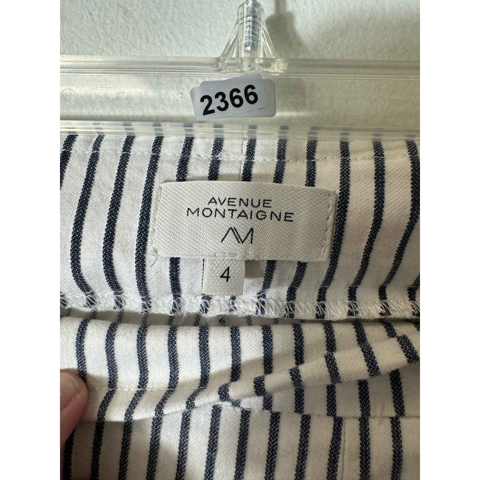 Avenue Montaigne White Gray Pin Striped Flare Leg Ankle Pants Sz 4