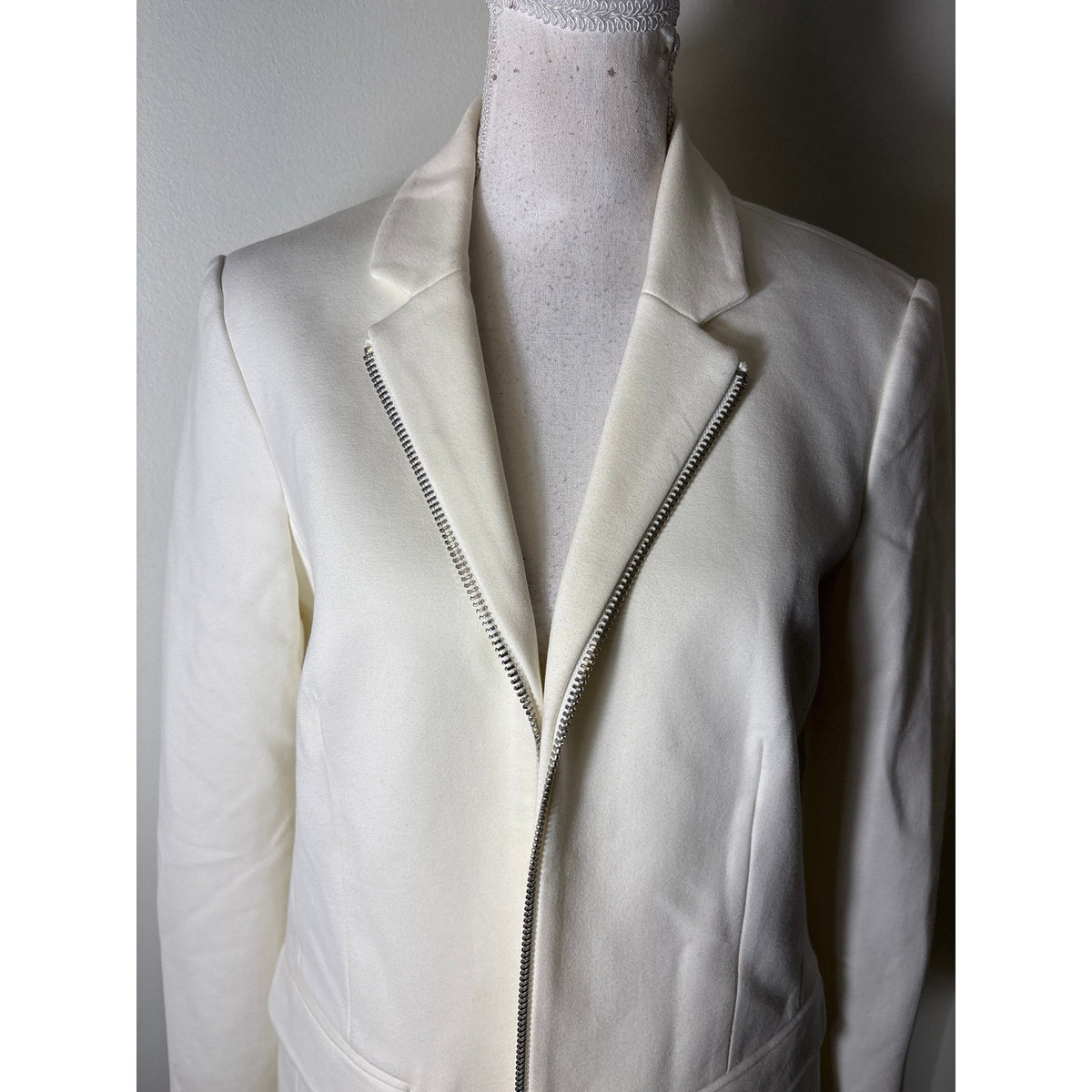 Tahari Off White Zip Up Blazer Sz 8