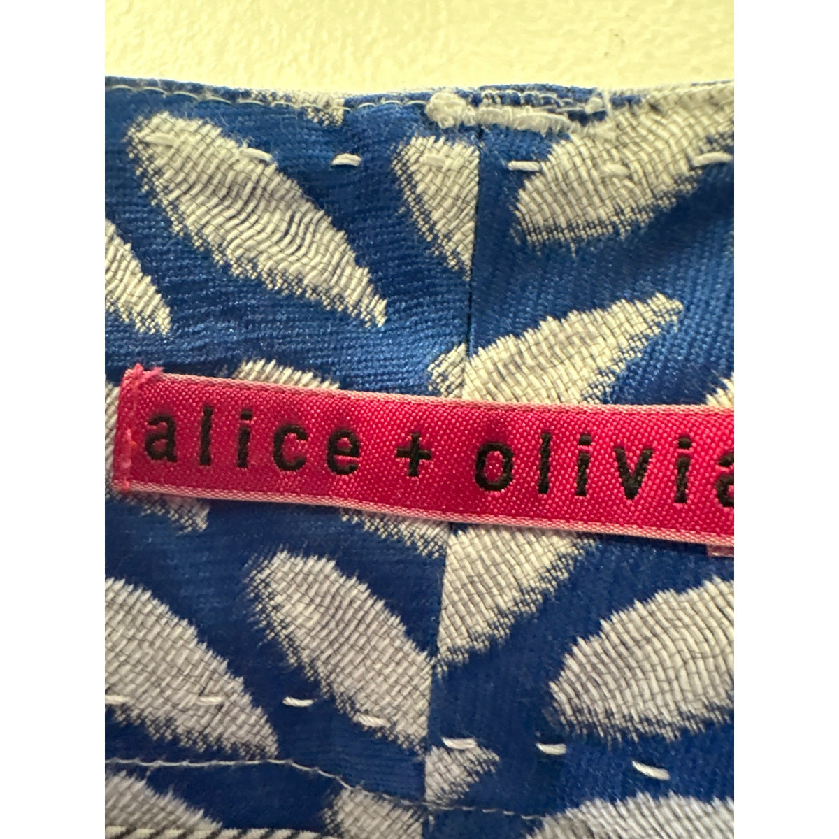 Alice + Olivia Blue and White Cuffed Shorts Sz (No Tag) M Fit