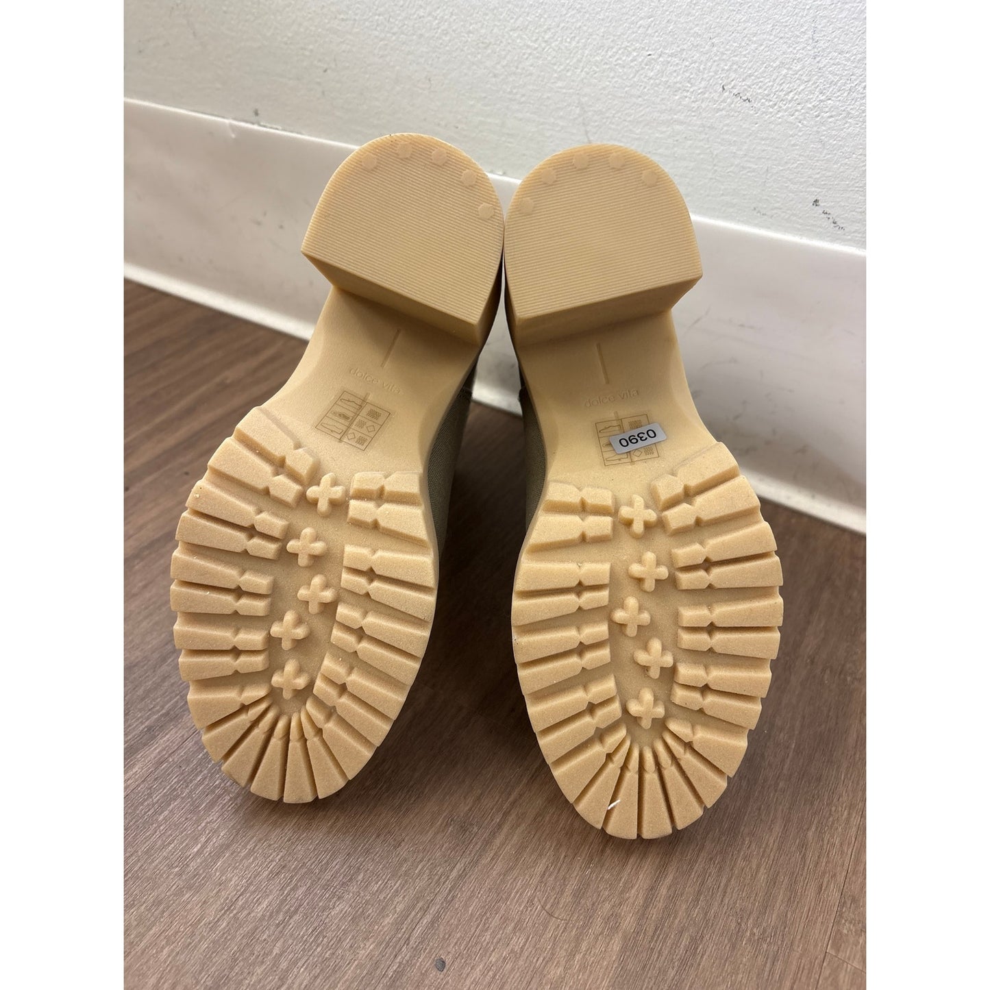 NWOB Dolce Vita Gray Platform Pull On Ankle Bootie Sz 6