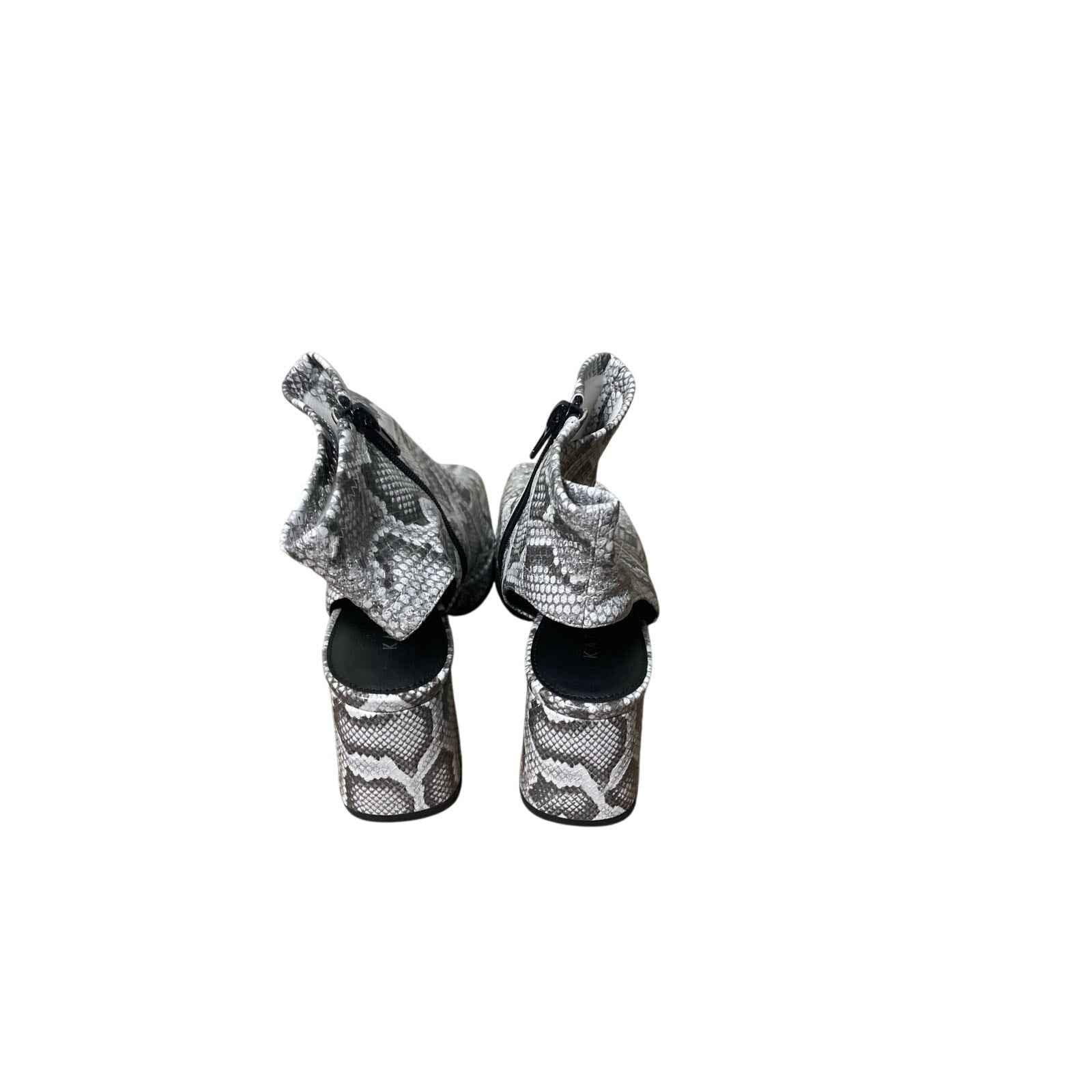 New w/o Box Katy Perry Snake Skin Surpise Shootie Sz 6