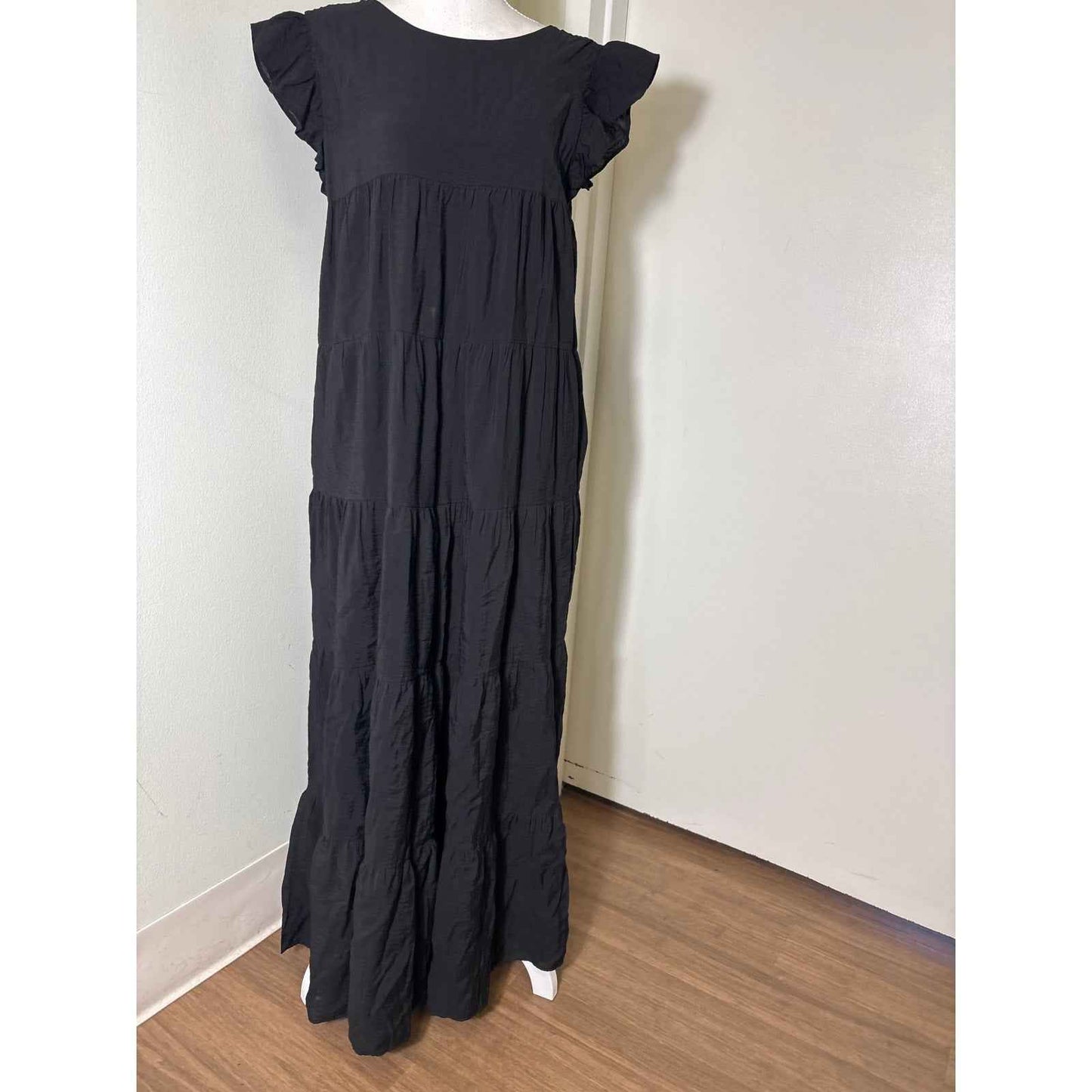 2.7 August Apparel Flutter sleeve Black Maxi Sundress Sz M