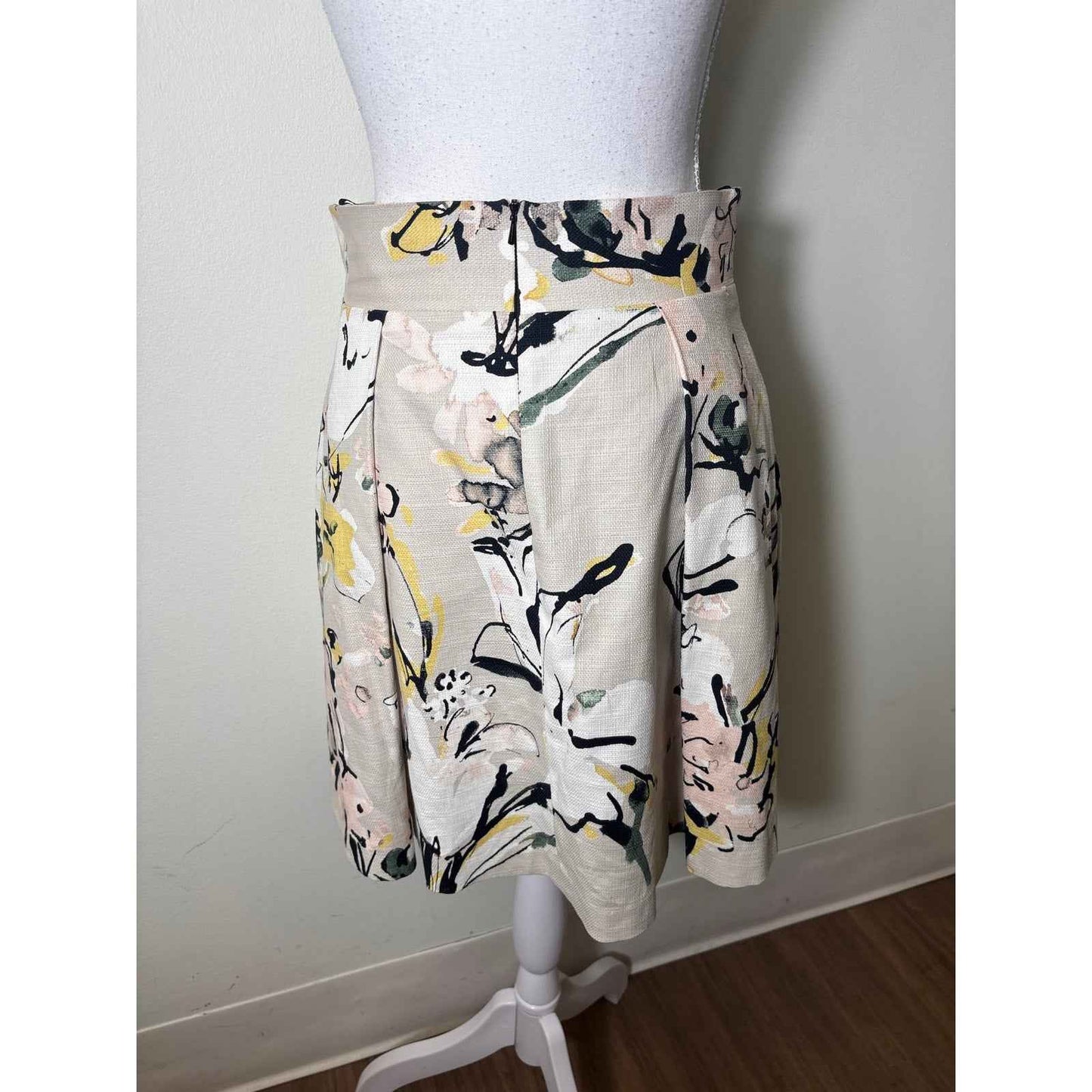 Black Halo Cream Watercolor Floral Mini Skirt Sz 8