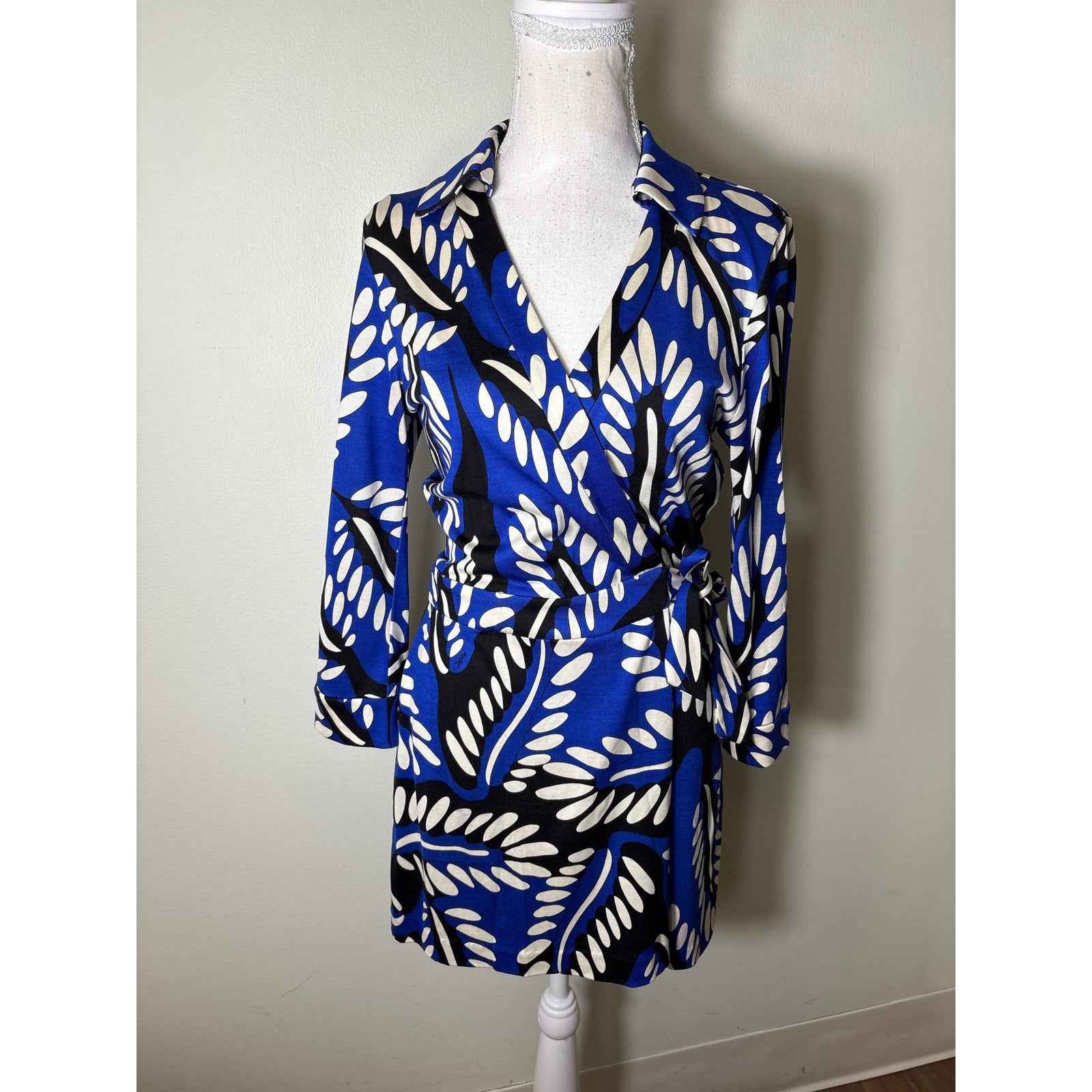 Diane Von Furstenberg Blue and Black Half Sleeve Romper Sz 10