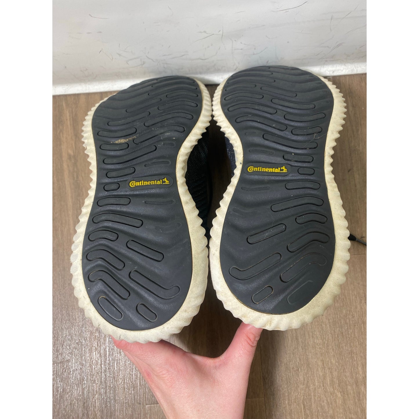 Continental Womens Black Tennis Shoes. Sz 9
