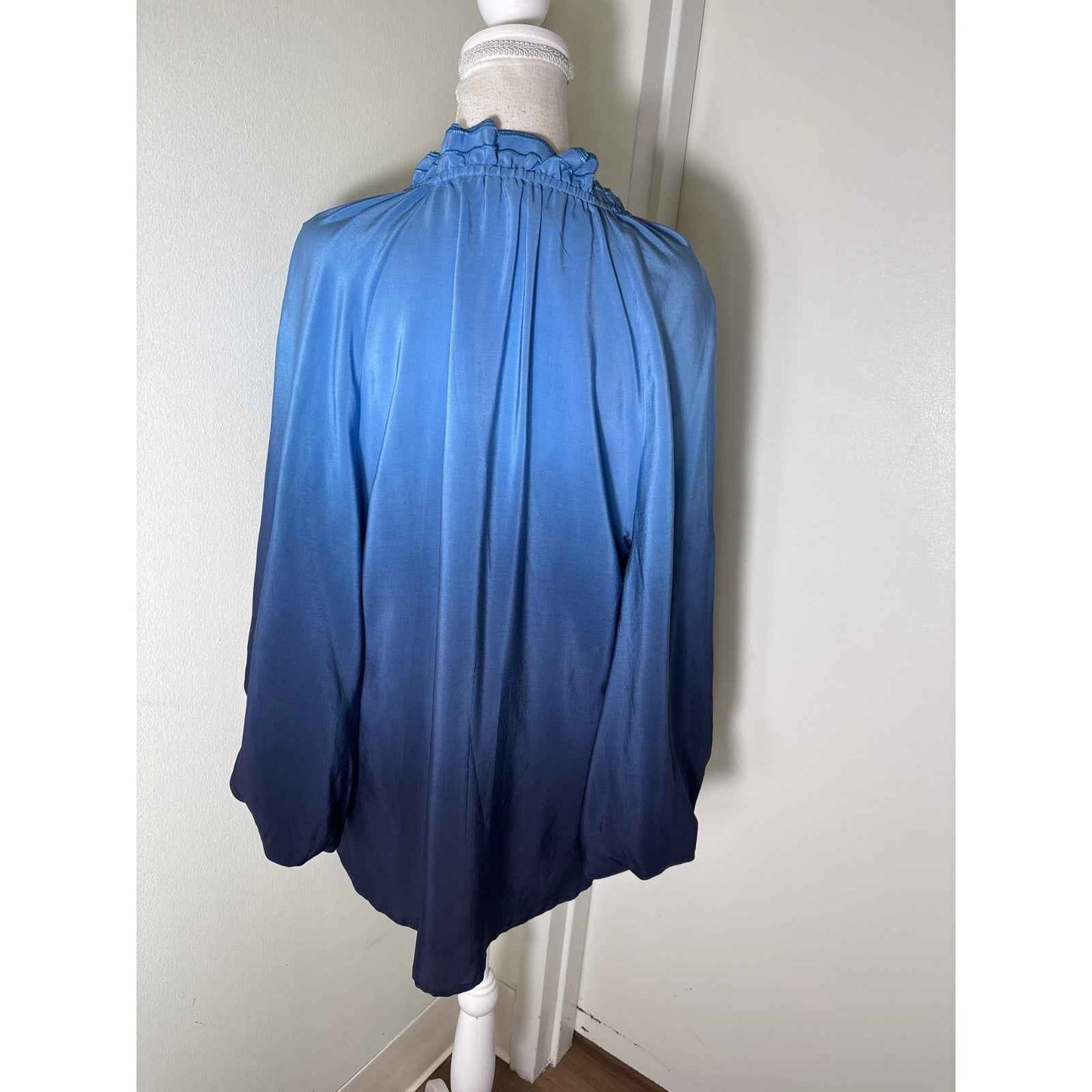 Rungolee Blue Ombre Blouse Sz M