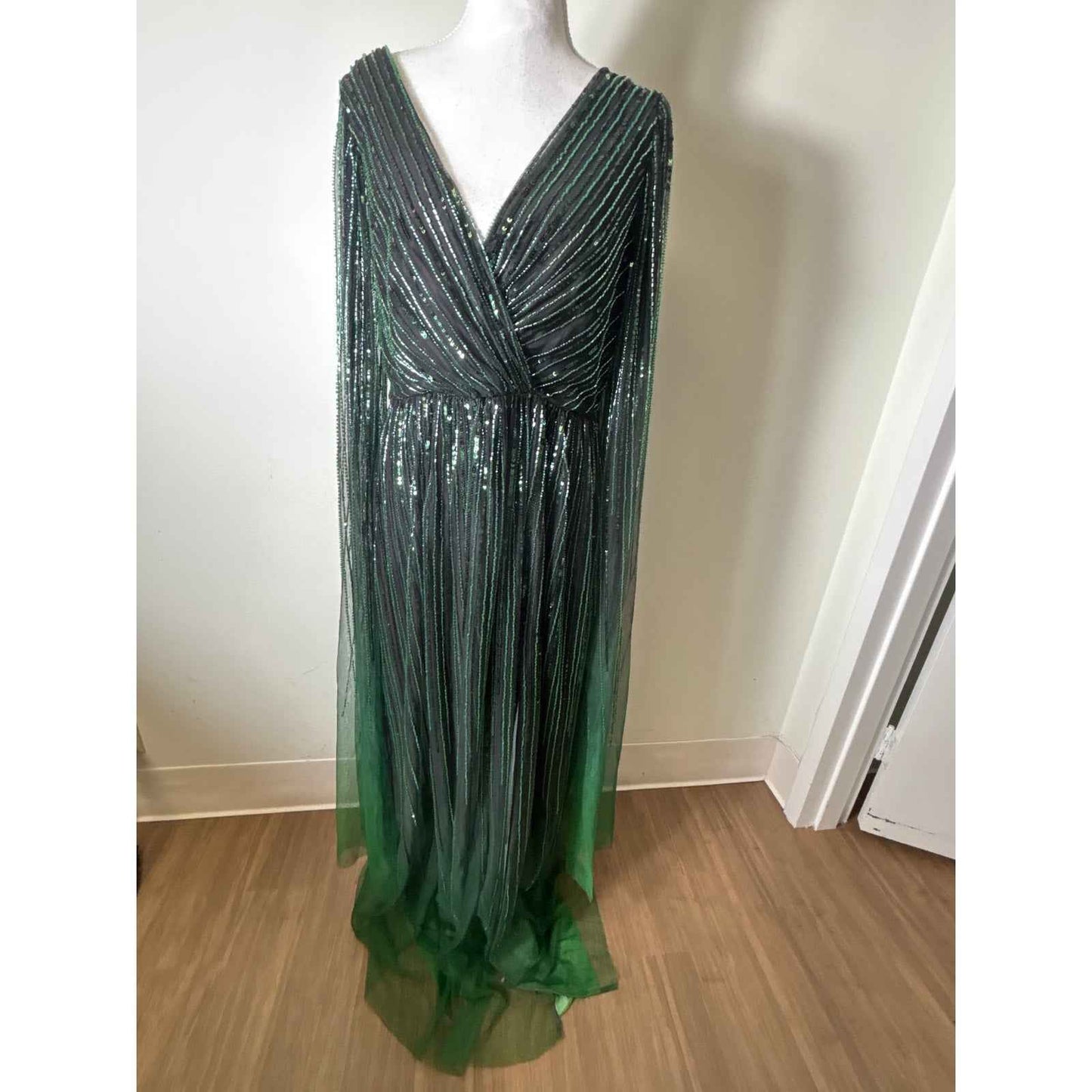 Marchesa Notte Black and Green V-Neck Floor Length Sleeveless Gown Sz 10