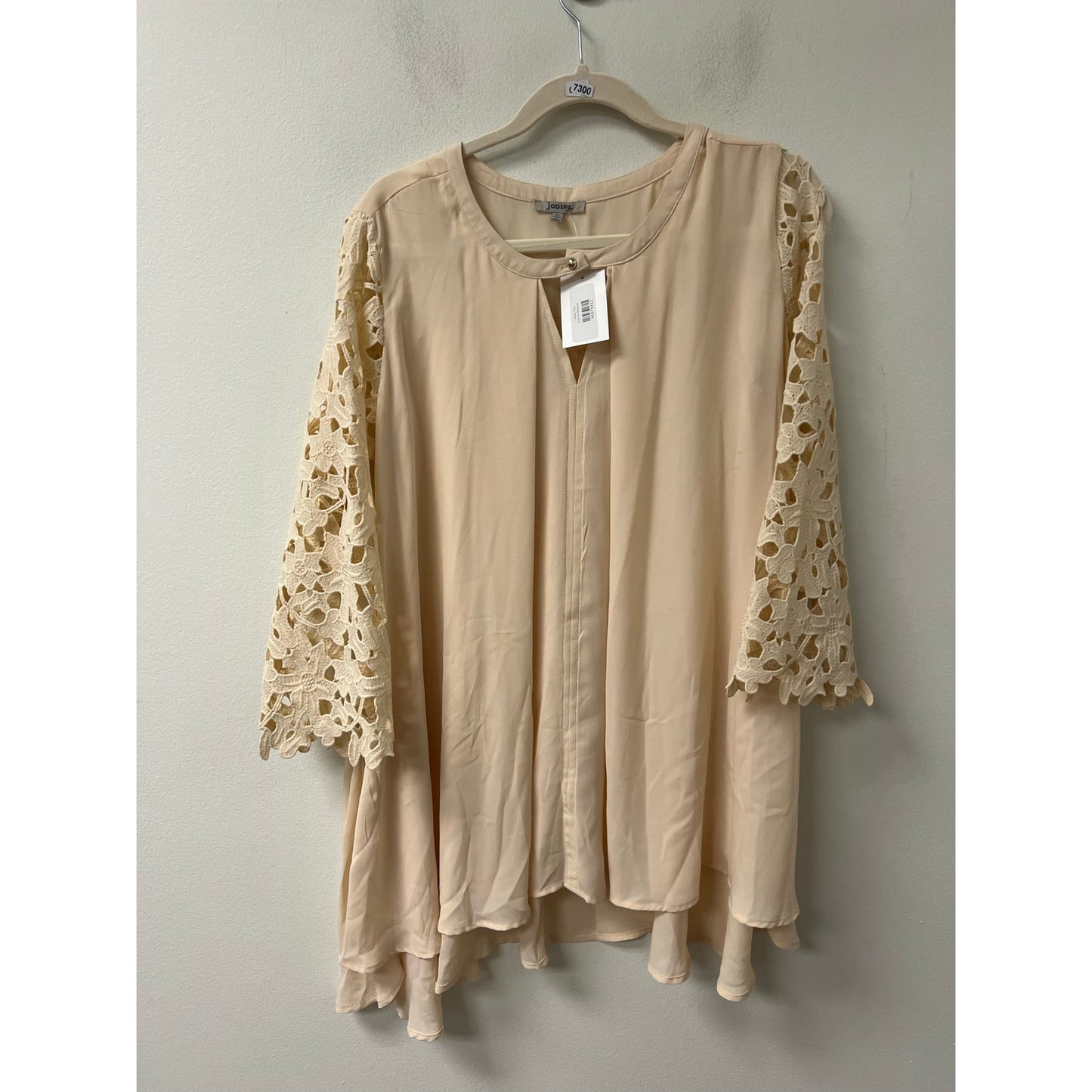 NWT Jodiful Cream Layna Top Sz M