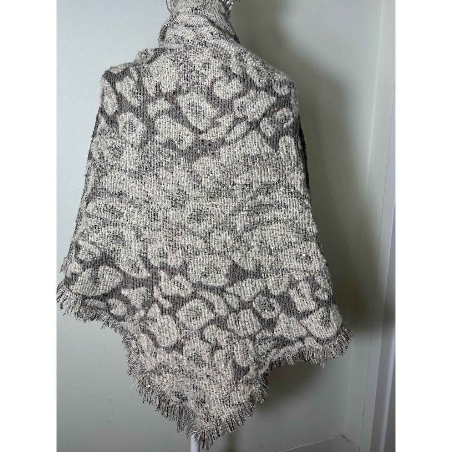 Altar'd State Off White and Gray Print Fringe Shawl Sz OS