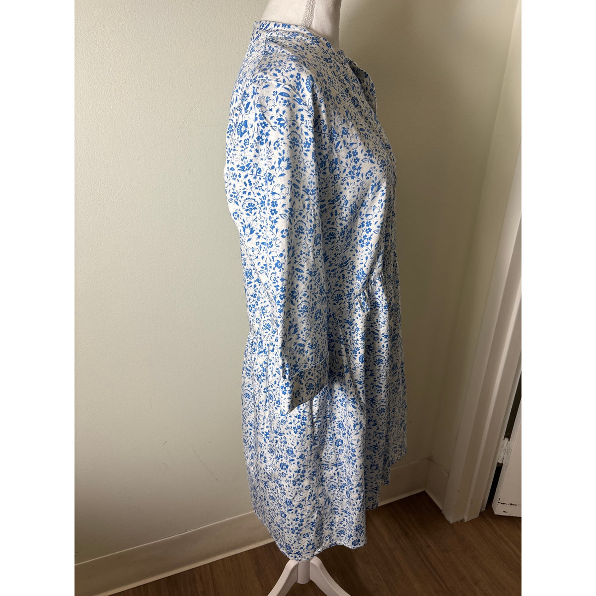 Tuckernuck White Blue 3/4 Sleeve Floral Knee Length Dress Sz M
