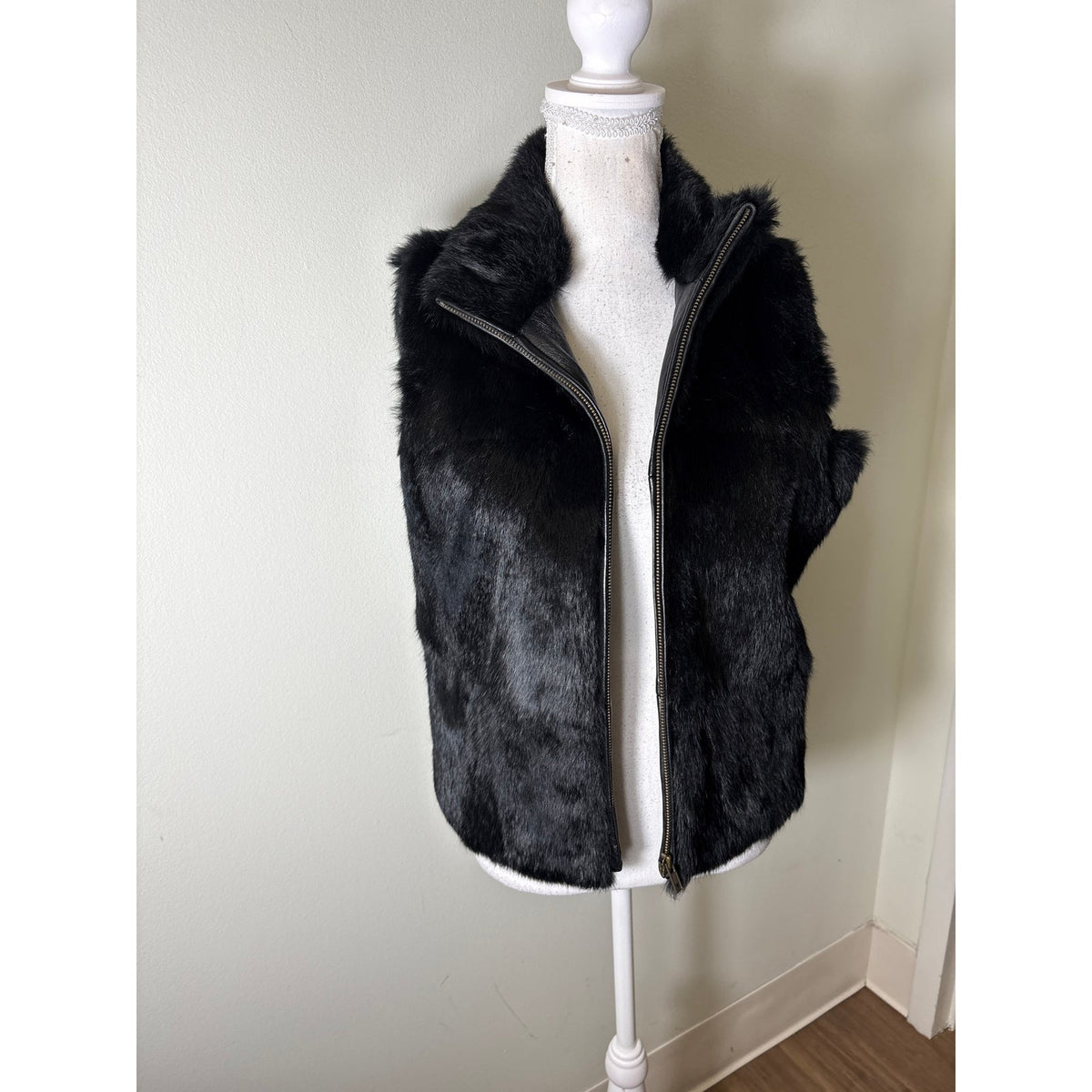 Karen Kane Black Fur Vest Sz M