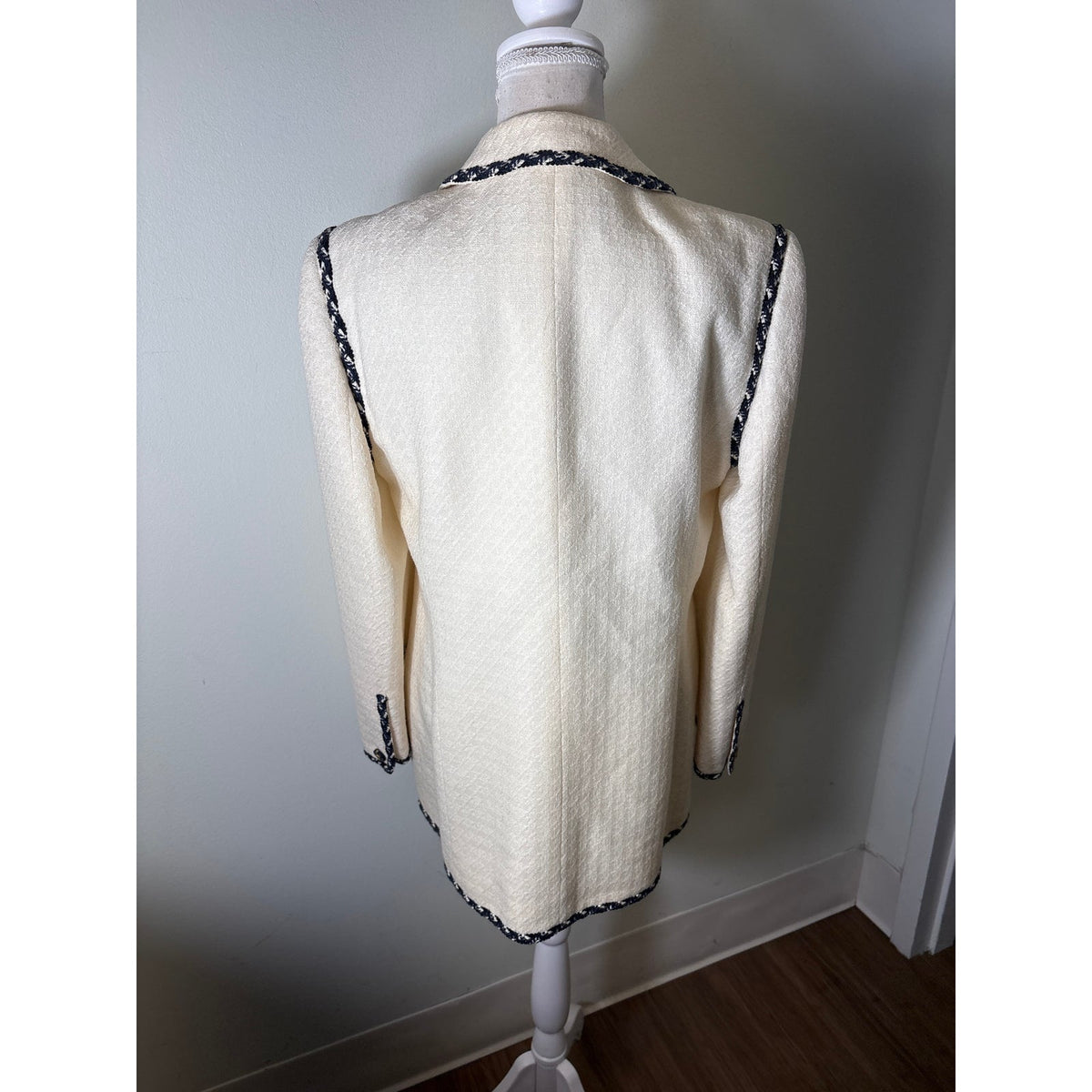 Louis Feraud Paris Off White with Navy Trim Long Sleeve Blazer Sz 10