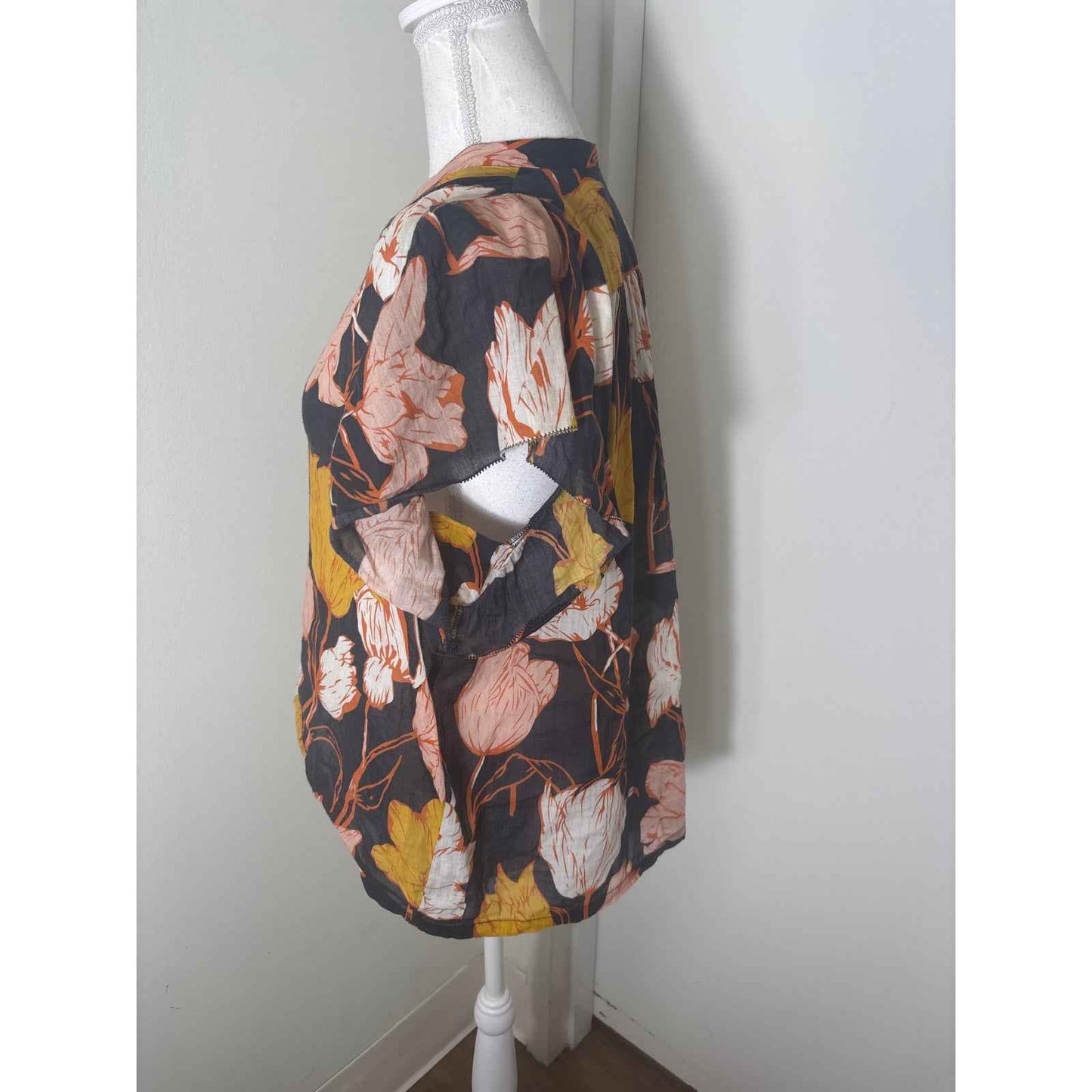 Trovota Birds of Paradis Black with Yellow and Orange flowers Top Sz S